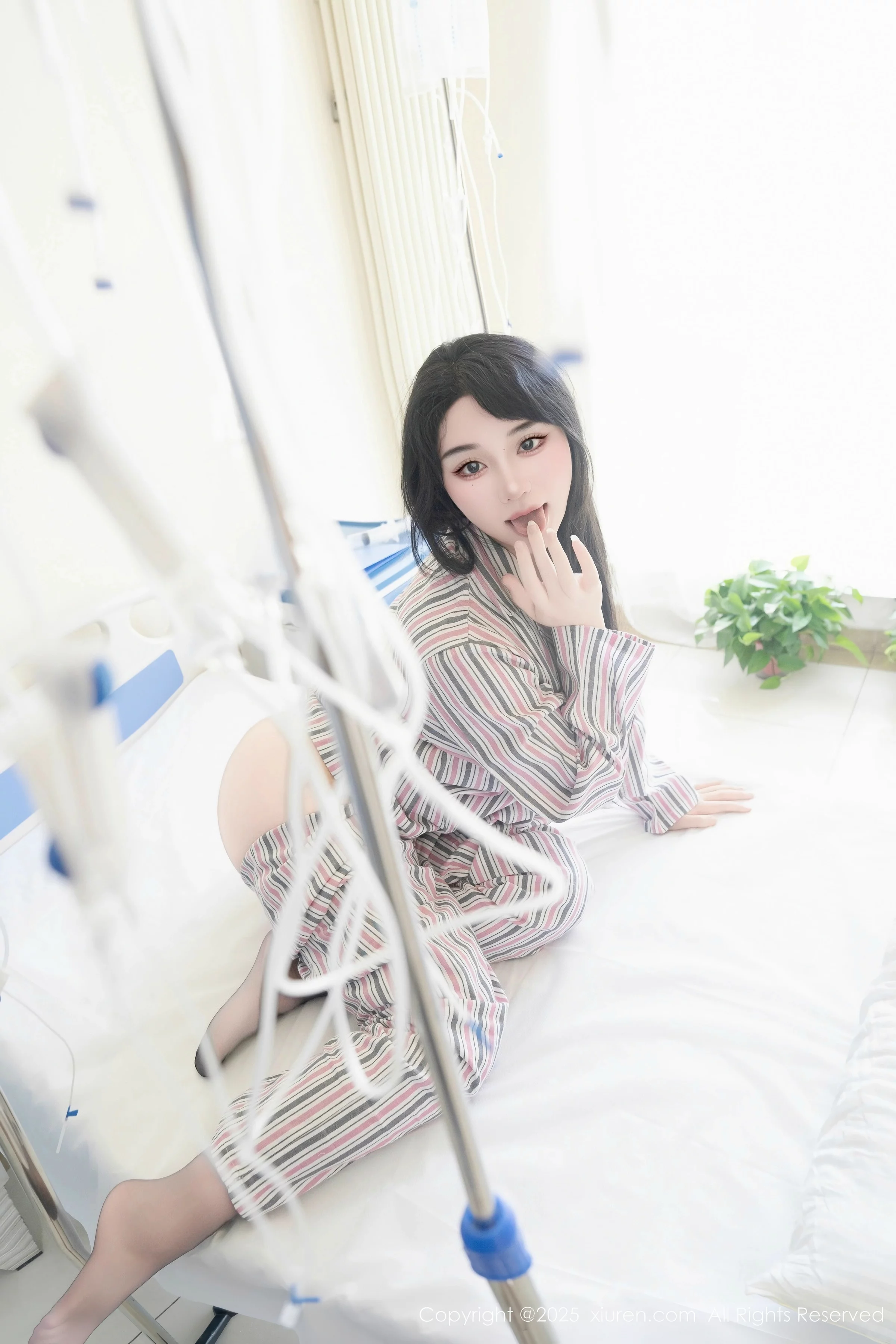 [[XiuRen秀人网]秀人网]No.10648_模特汐汐爱吃草莓医院主题性感衬衫配黑丝吊袜秀完美身材诱惑写真80P