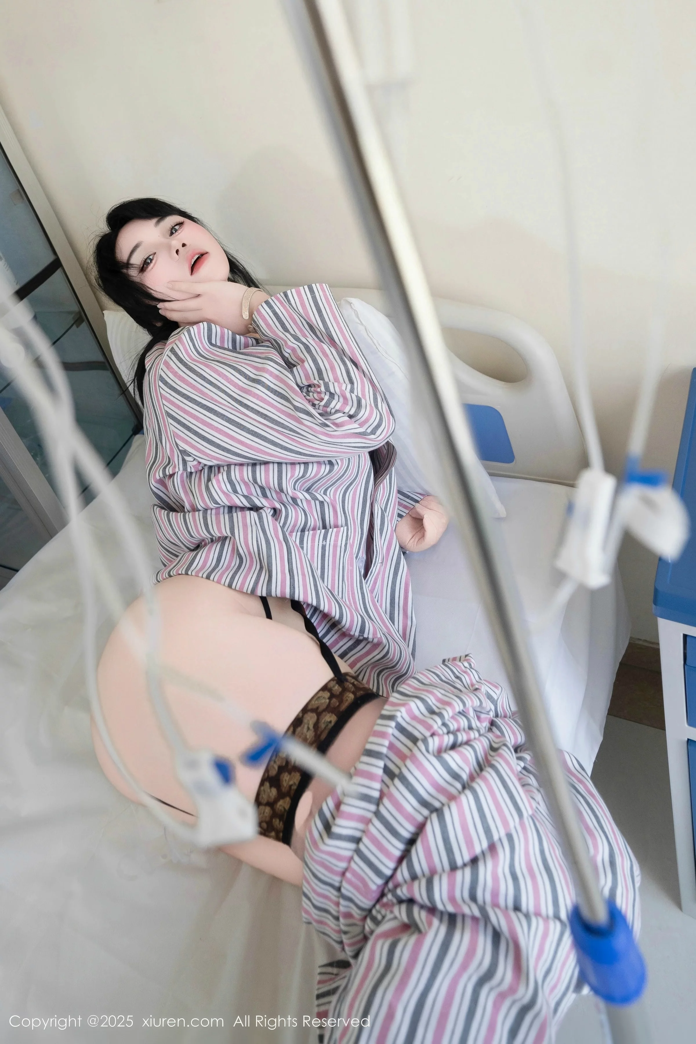 [[XiuRen秀人网]秀人网]No.10648_模特汐汐爱吃草莓医院主题性感衬衫配黑丝吊袜秀完美身材诱惑写真80P