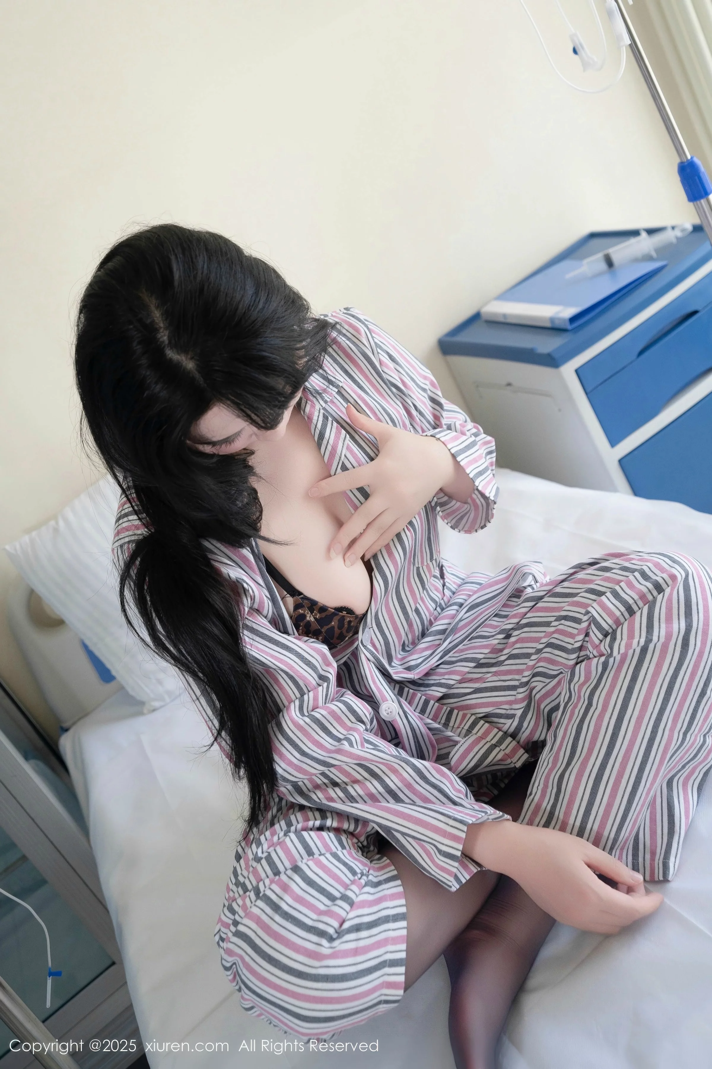 [[XiuRen秀人网]秀人网]No.10648_模特汐汐爱吃草莓医院主题性感衬衫配黑丝吊袜秀完美身材诱惑写真80P