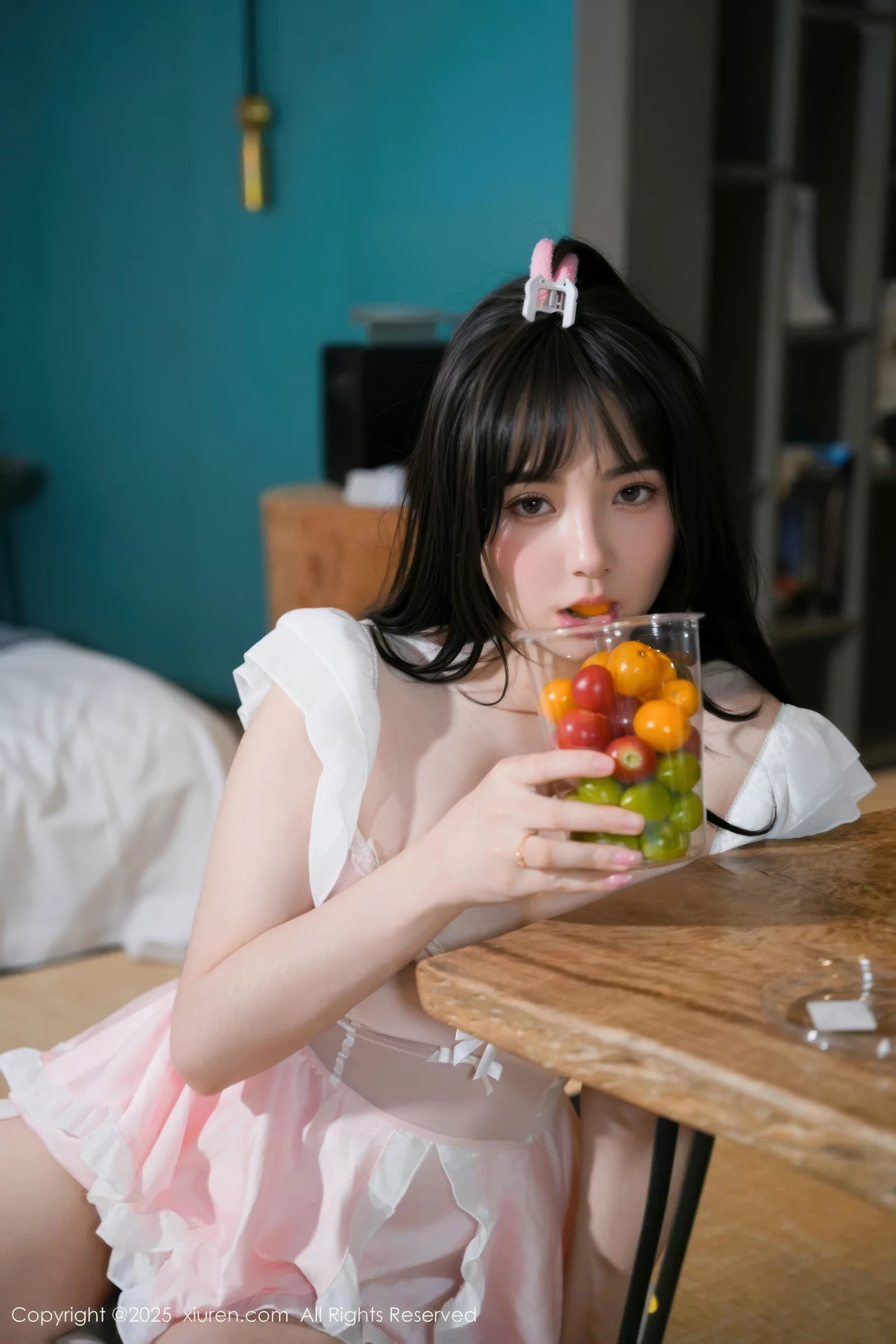 [[XiuRen秀人网]秀人网]No.10653_模特软情性感粉色女仆装扮配白色丝袜秀曼妙身姿妩媚诱惑写真55P