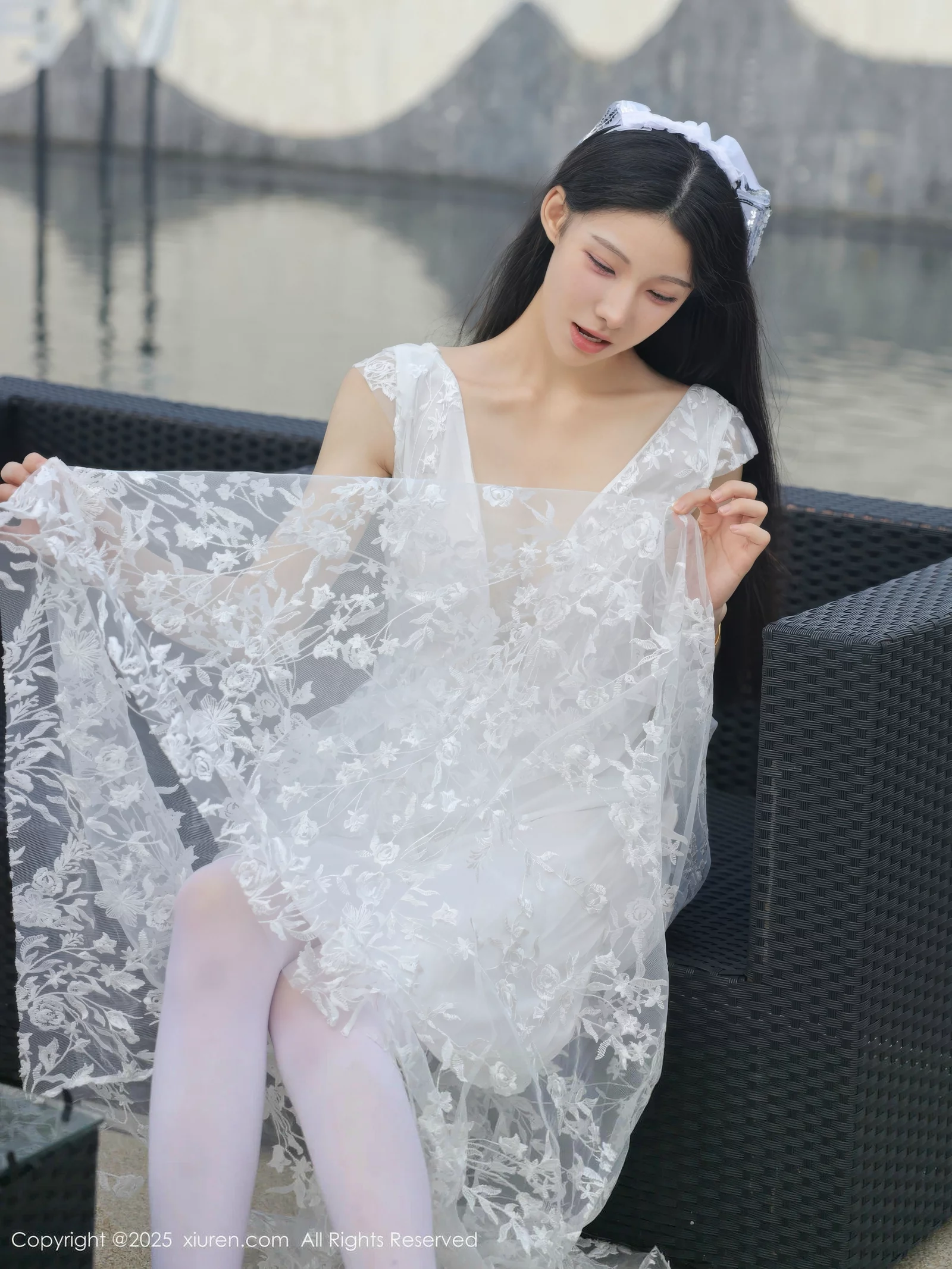 [[XiuRen秀人网]秀人网]No.10661_模特梨霜儿性感低胸白色婚纱配白色丝袜秀丰腴身材完美诱惑写真82P