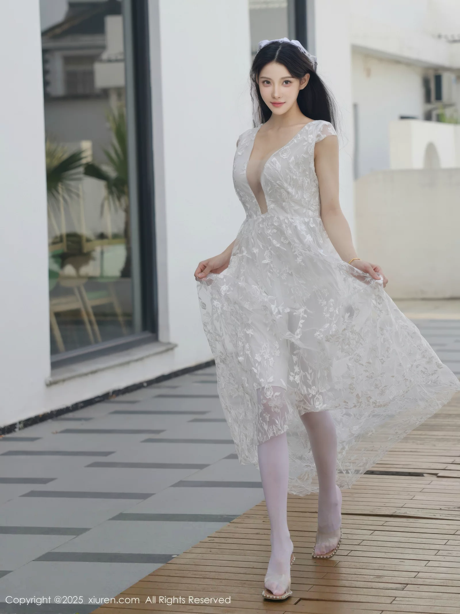 [[XiuRen秀人网]秀人网]No.10661_模特梨霜儿性感低胸白色婚纱配白色丝袜秀丰腴身材完美诱惑写真82P