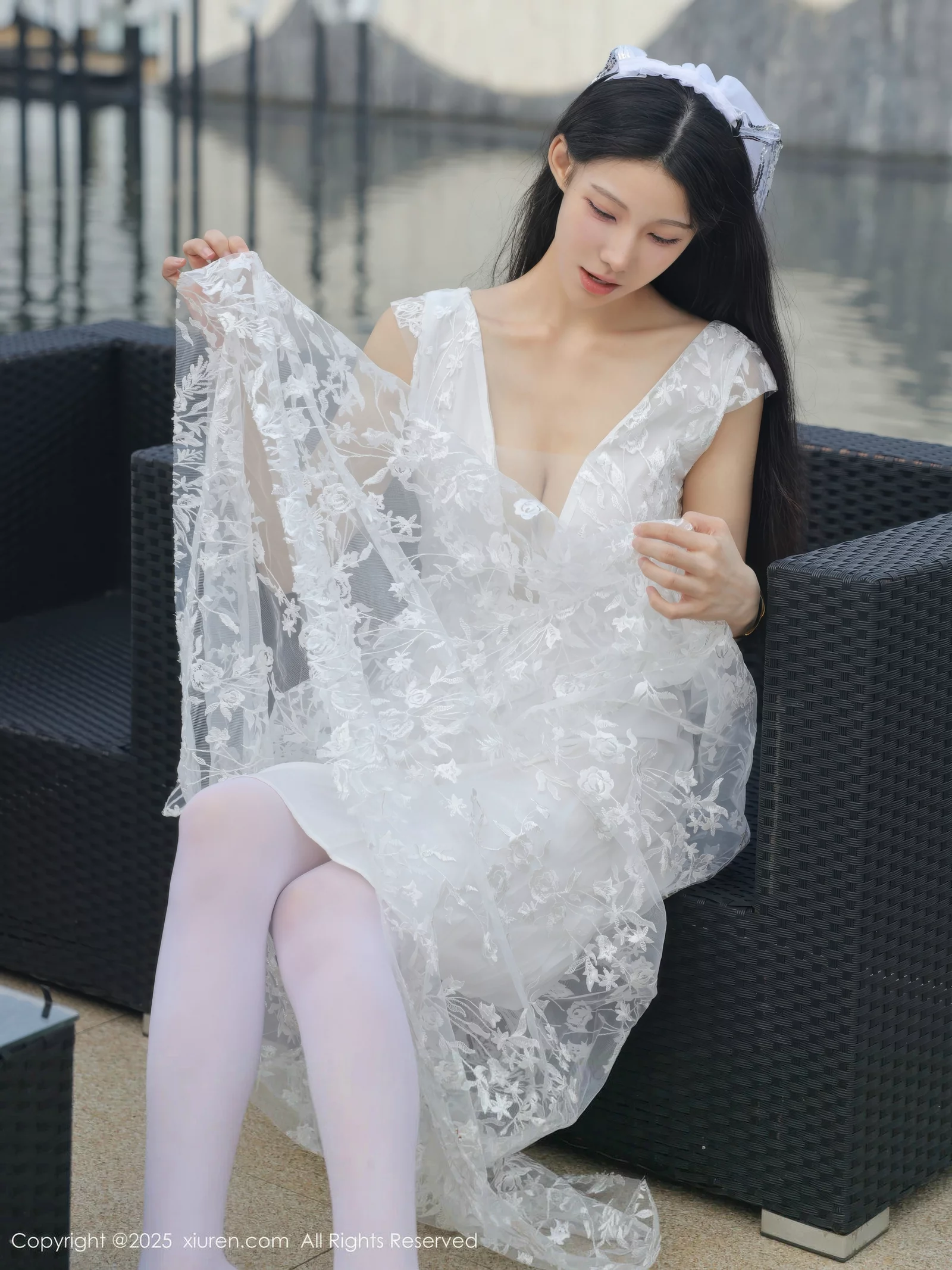 [[XiuRen秀人网]秀人网]No.10661_模特梨霜儿性感低胸白色婚纱配白色丝袜秀丰腴身材完美诱惑写真82P