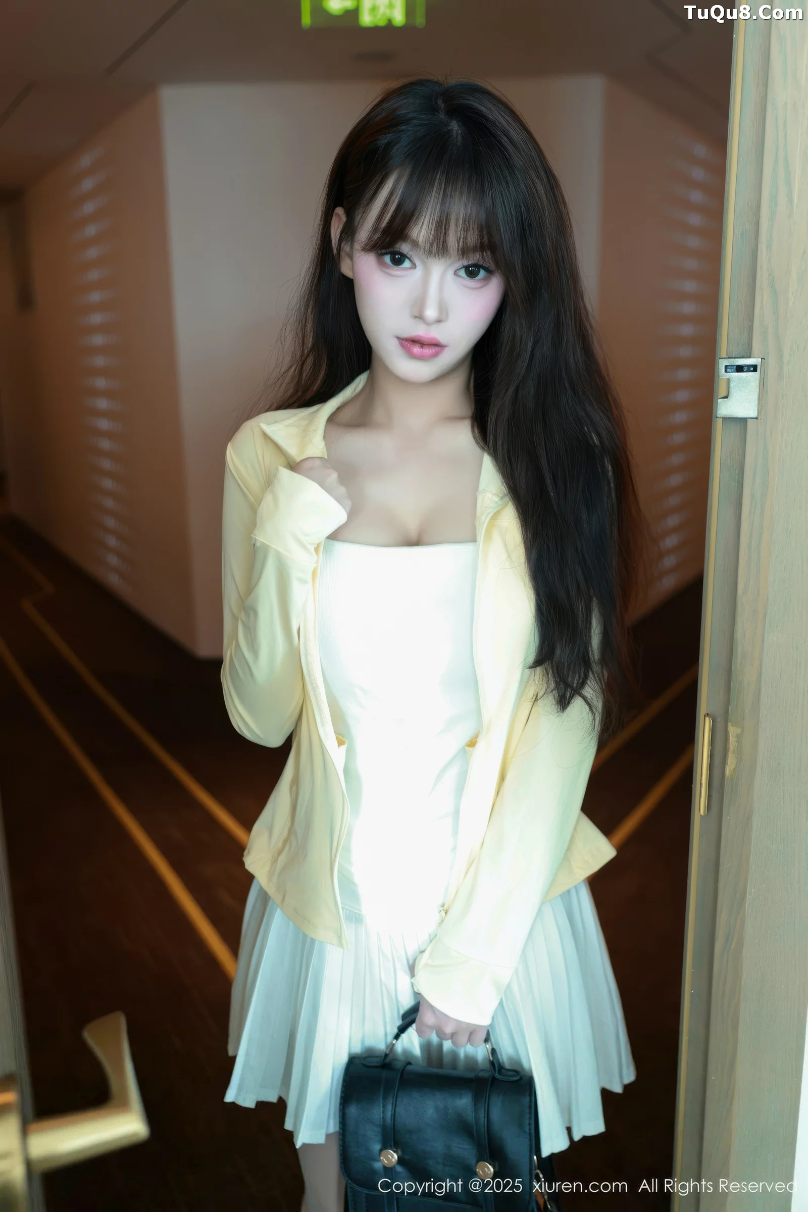 [[XiuRen秀人网]秀人网]No.10702_模特糯咪性感白色低胸连衣短裙配白色丝袜秀完美身材诱惑写真82P