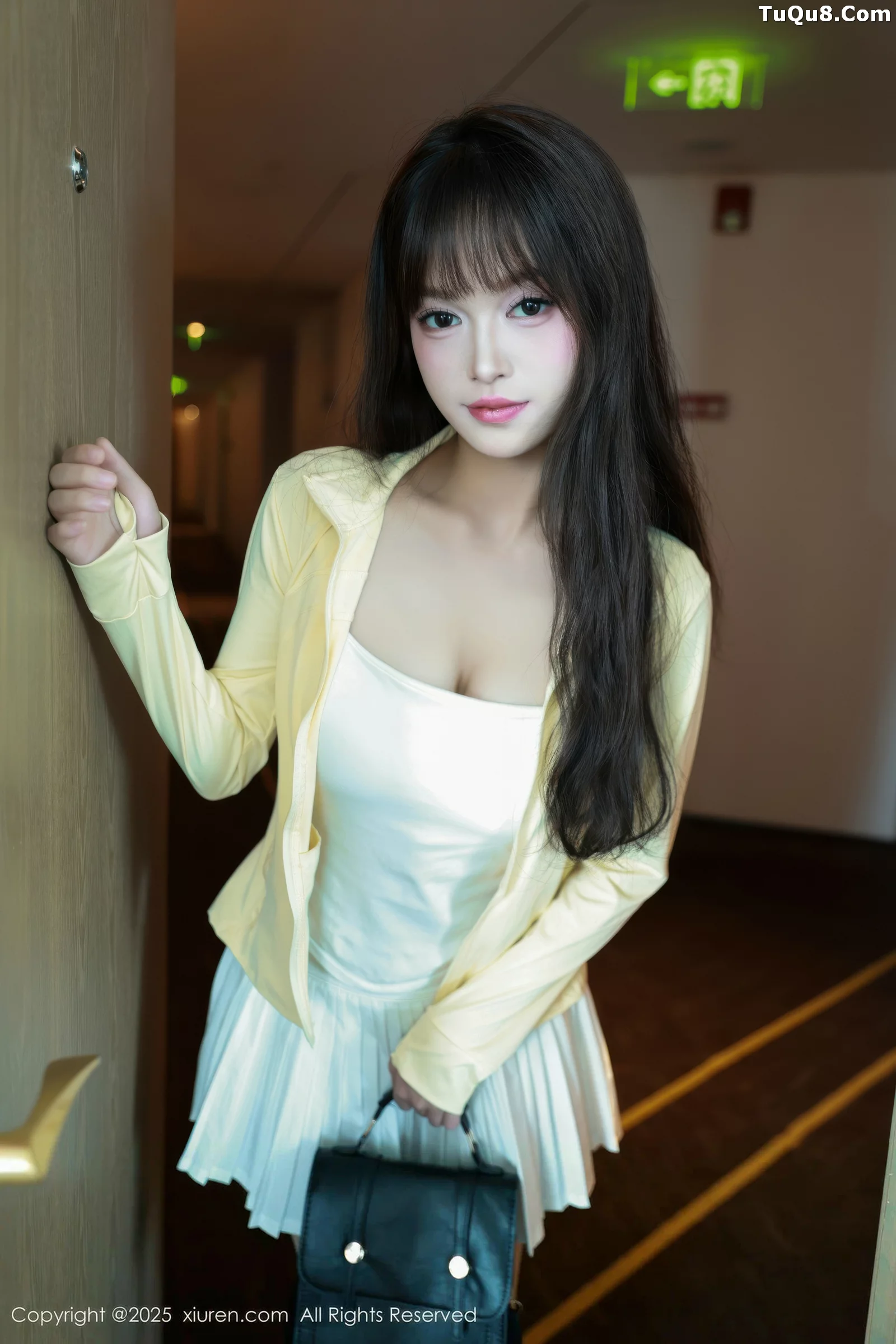 [[XiuRen秀人网]秀人网]No.10702_模特糯咪性感白色低胸连衣短裙配白色丝袜秀完美身材诱惑写真82P