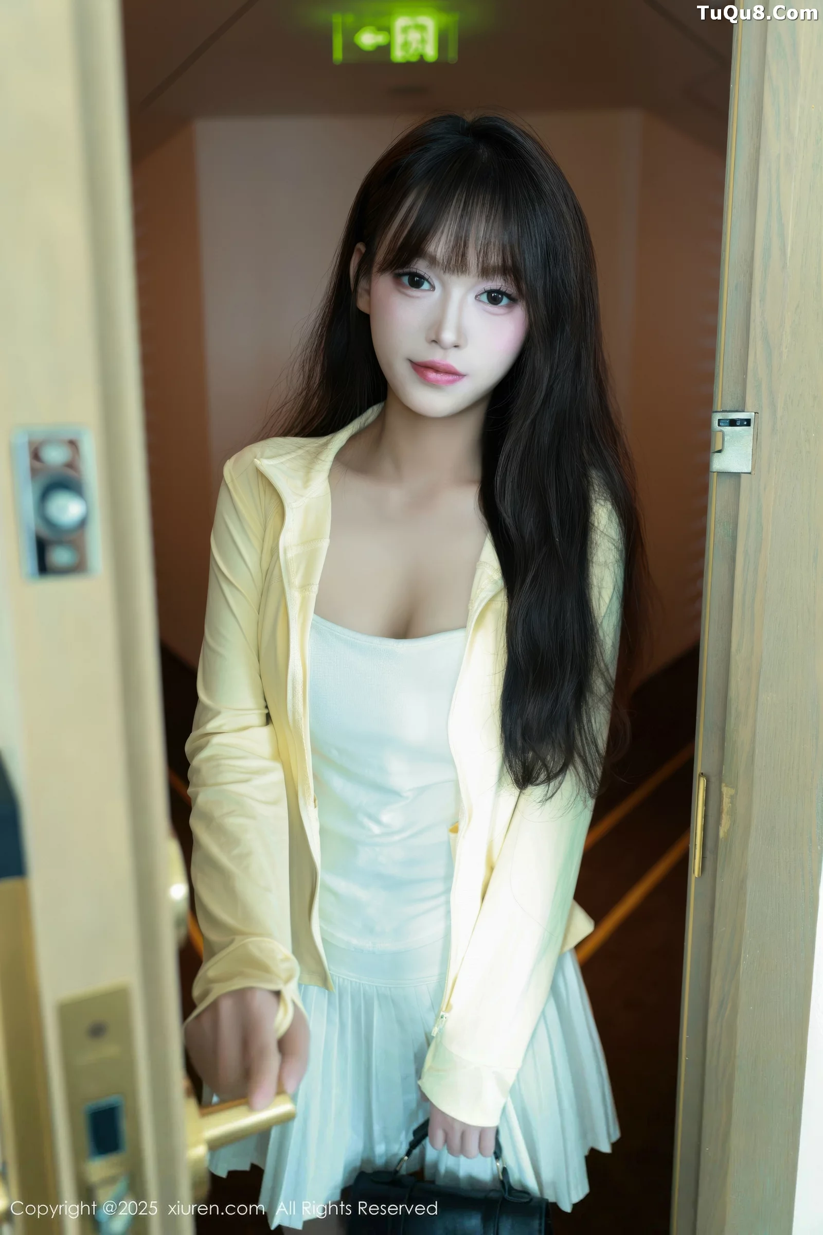 [[XiuRen秀人网]秀人网]No.10702_模特糯咪性感白色低胸连衣短裙配白色丝袜秀完美身材诱惑写真82P