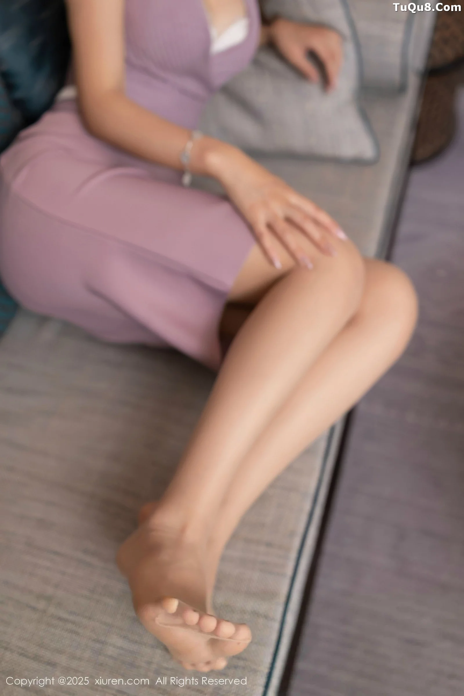 [[XiuRen秀人网]秀人网]No.10716_模特唐安琪性感紫色连衣裙露白色内衣配肉丝袜秀曼妙身姿诱惑写真82P