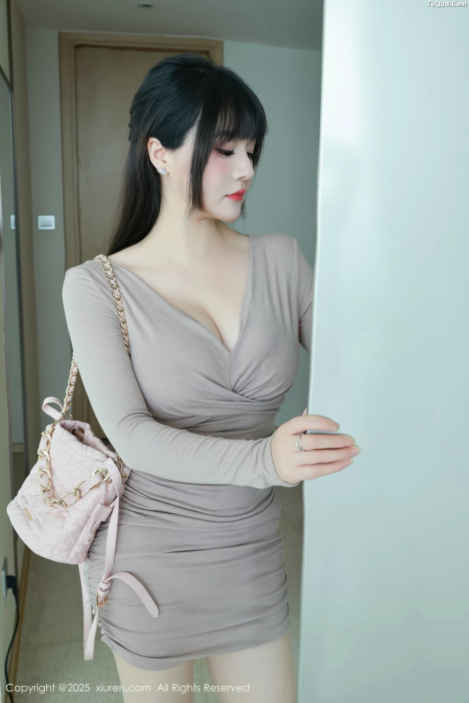 [[XiuRen秀人网]秀人网]No.10718_模特南汐RuRu性感浅色连衣短裙露白色内衣秀完美身材诱惑写真86P