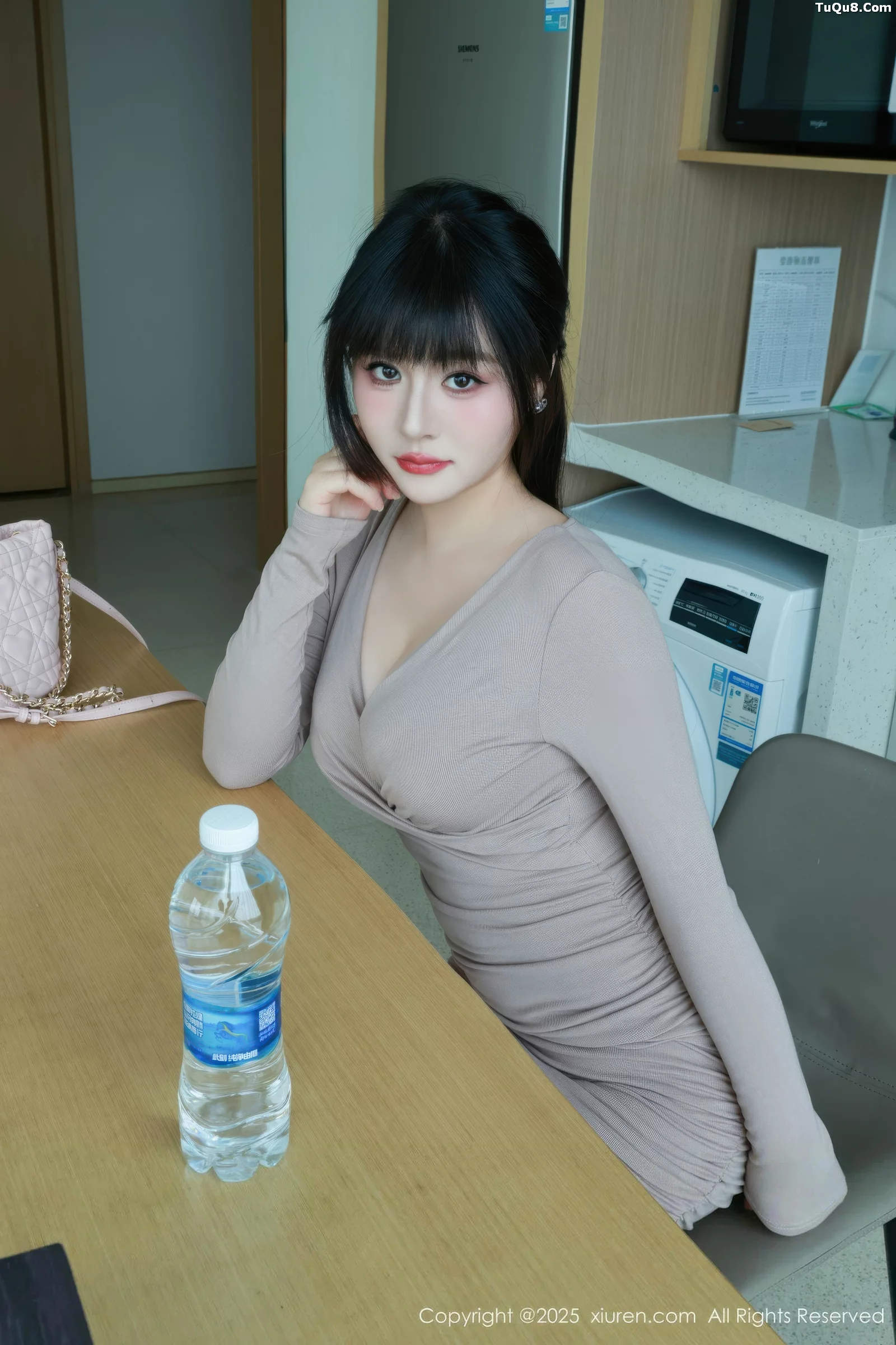 [[XiuRen秀人网]秀人网]No.10718_模特南汐RuRu性感浅色连衣短裙露白色内衣秀完美身材诱惑写真86P