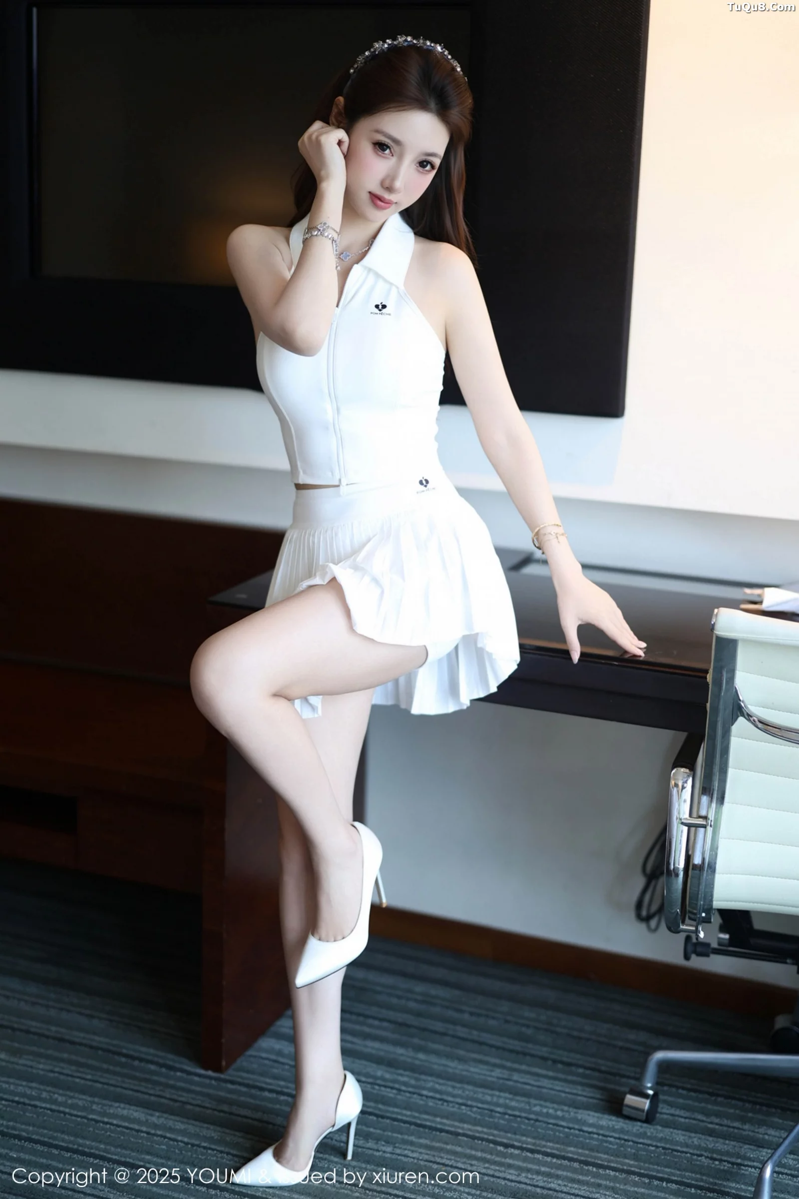 [YouMi尤蜜荟]Vol.1165_模特桃桃·夭夭twins性感姐妹花白色分体短裙秀完美身材诱惑写真70P