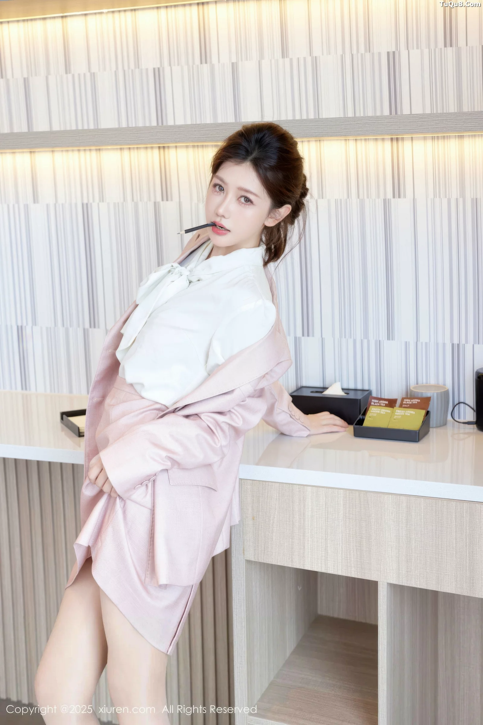 [[XiuRen秀人网]秀人网]No.10728_模特尹甜甜粉色OL制服露红色内衣配肉丝袜秀完美身材诱惑写真69P