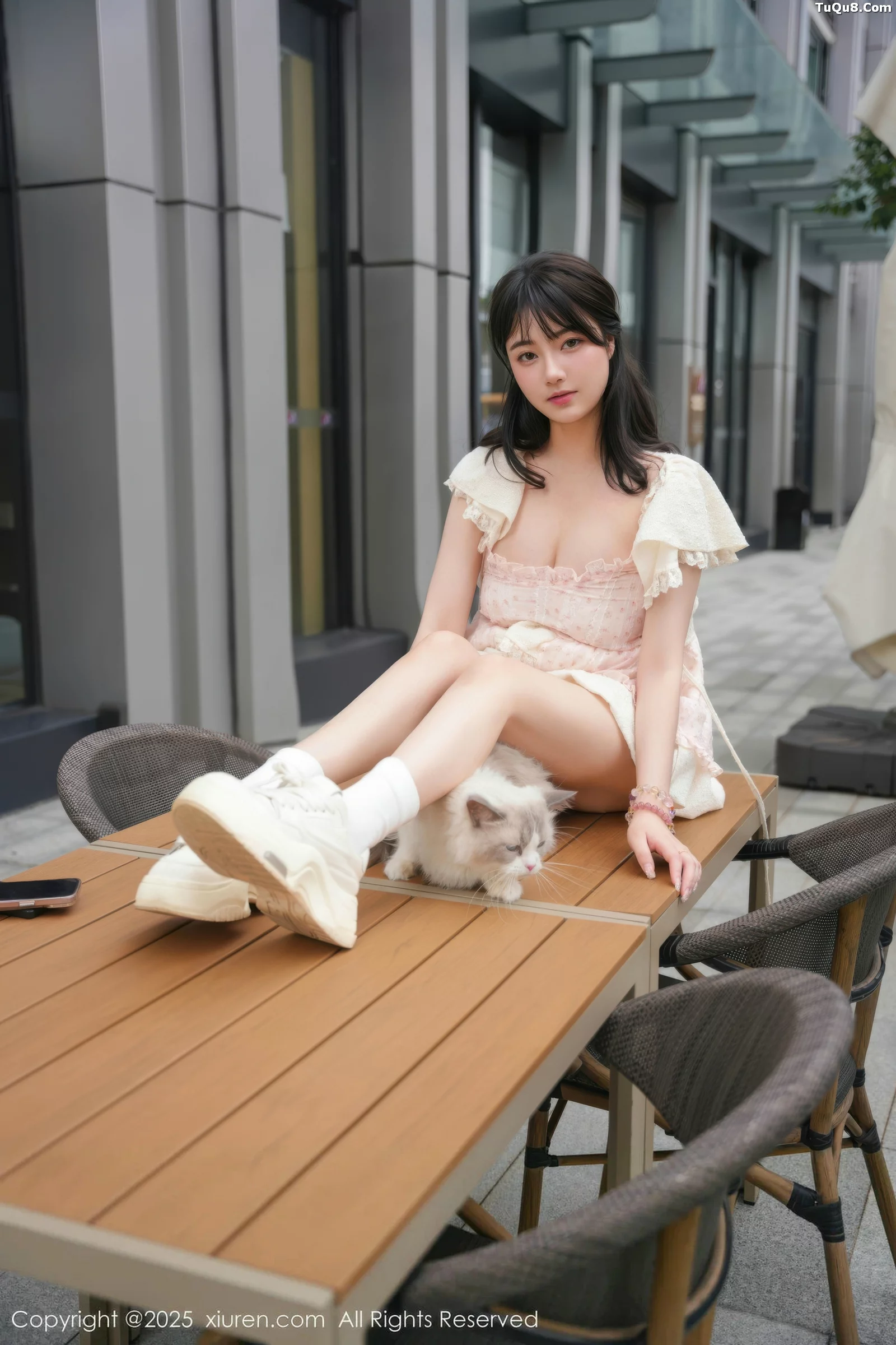 [[XiuRen秀人网]秀人网]No.10734_模特软情性感浅色连衣短裙配白色腿袜秀翘臀模特撩人诱惑写真75P