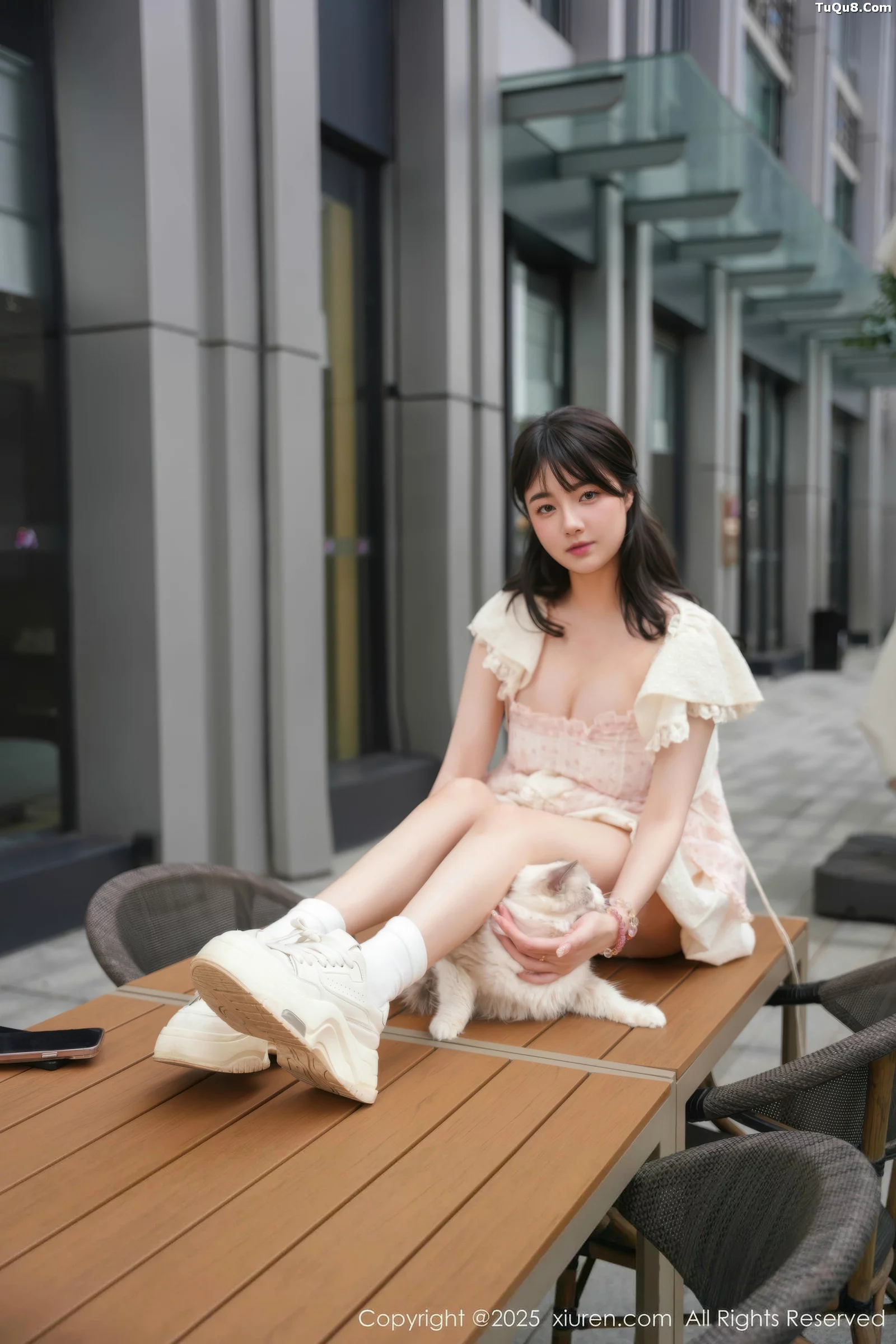 [[XiuRen秀人网]秀人网]No.10734_模特软情性感浅色连衣短裙配白色腿袜秀翘臀模特撩人诱惑写真75P