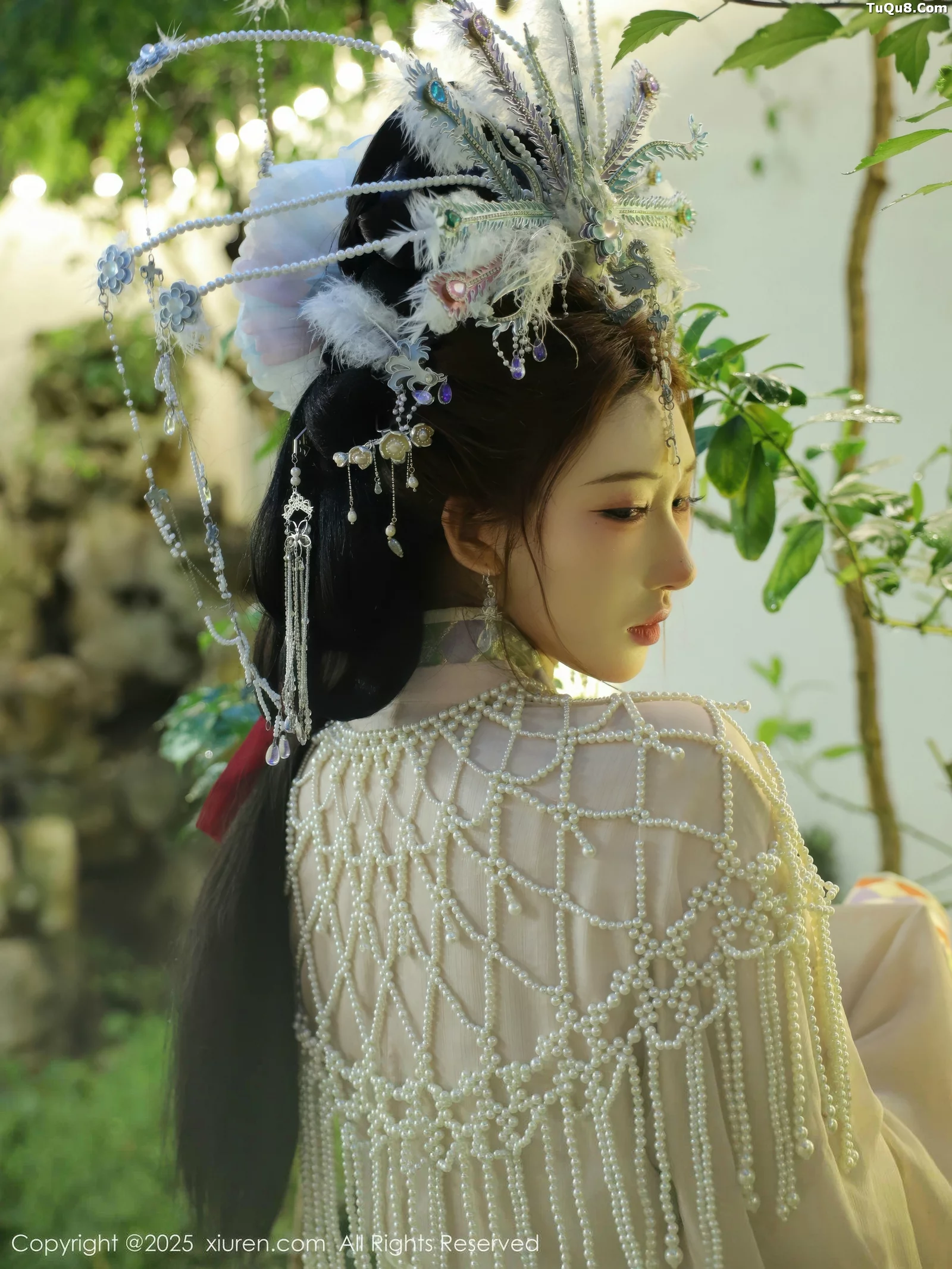 [[XiuRen秀人网]秀人网]No.10736_模特金允希Yuki性感浅色古装薄纱服饰秀丰腴身材迷人诱惑写真80P