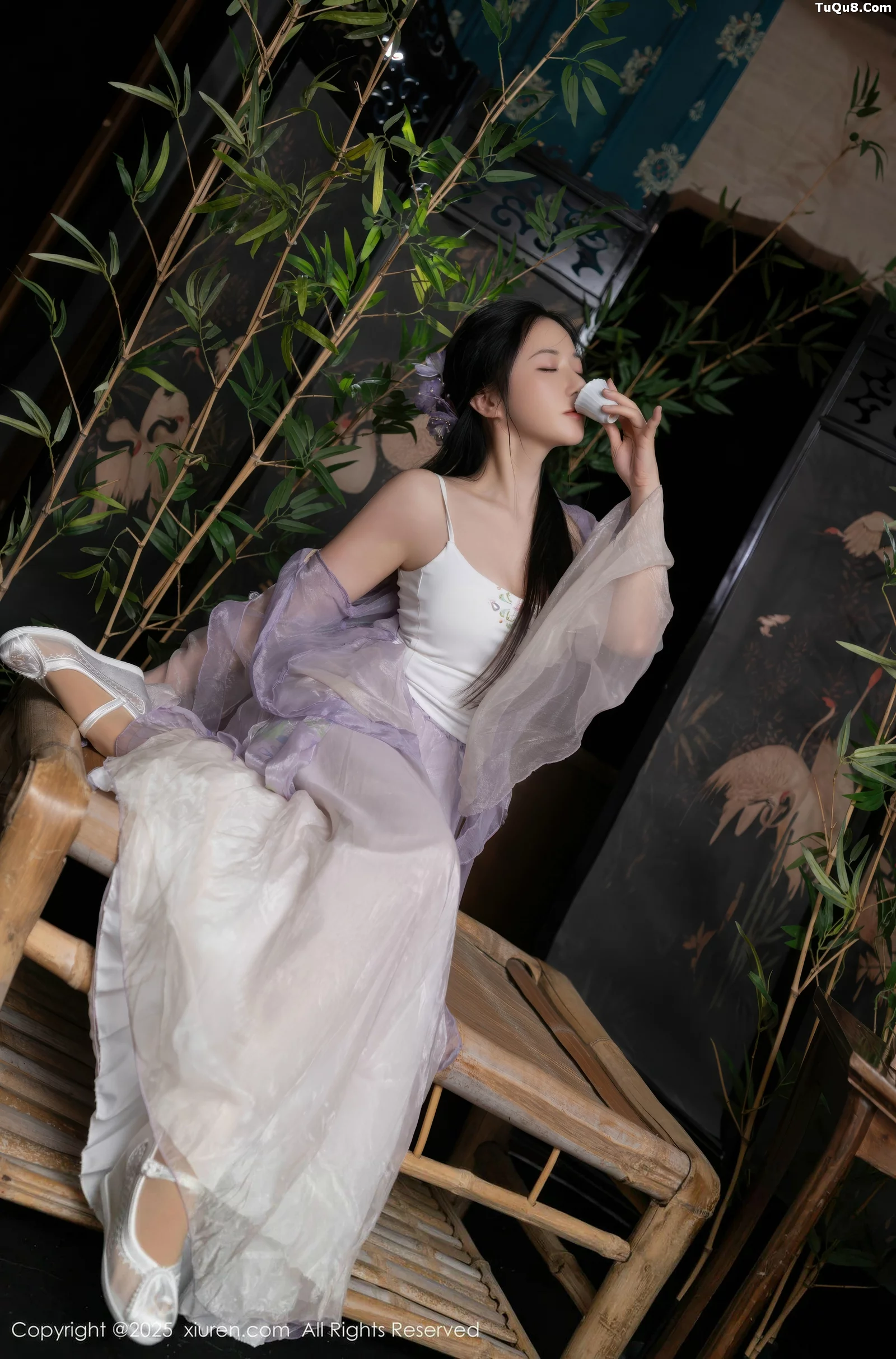 [[XiuRen秀人网]秀人网]No.10737_模特鱼子酱Fish性感紫色连衣裙配白色丝袜秀曼妙身姿诱惑写真74P