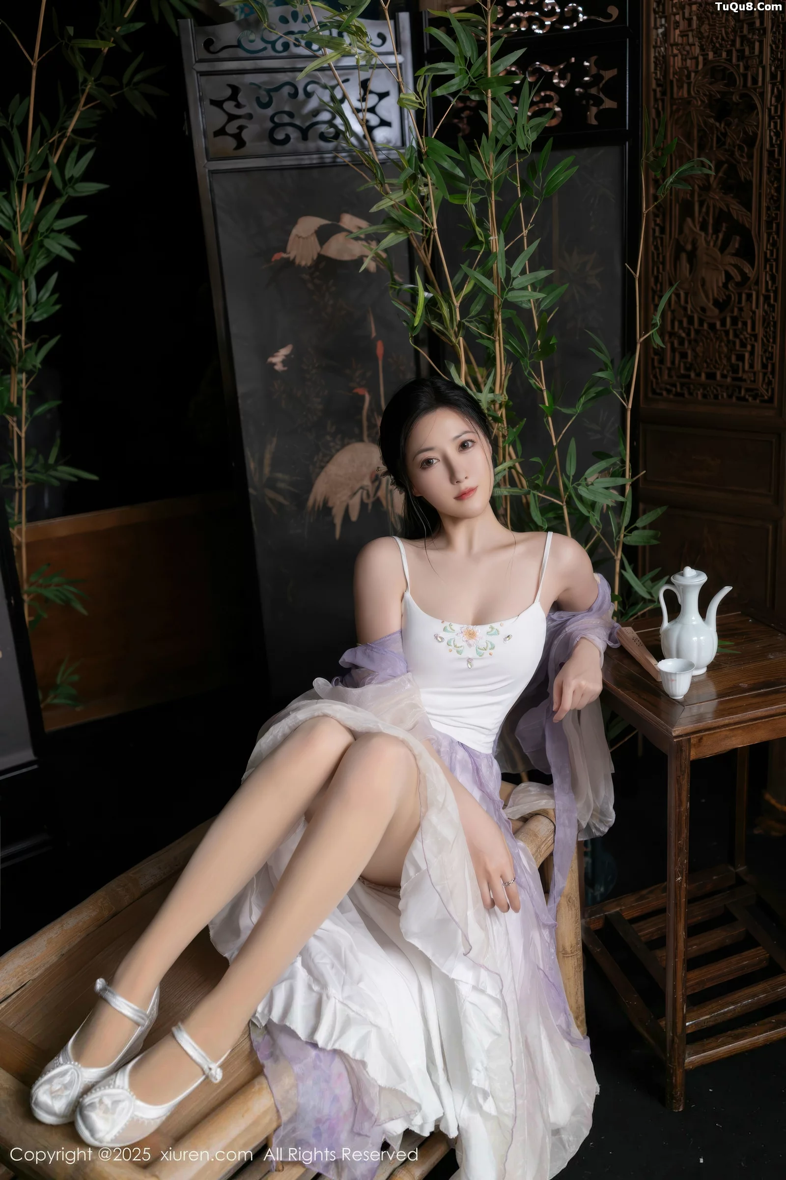 [[XiuRen秀人网]秀人网]No.10737_模特鱼子酱Fish性感紫色连衣裙配白色丝袜秀曼妙身姿诱惑写真74P