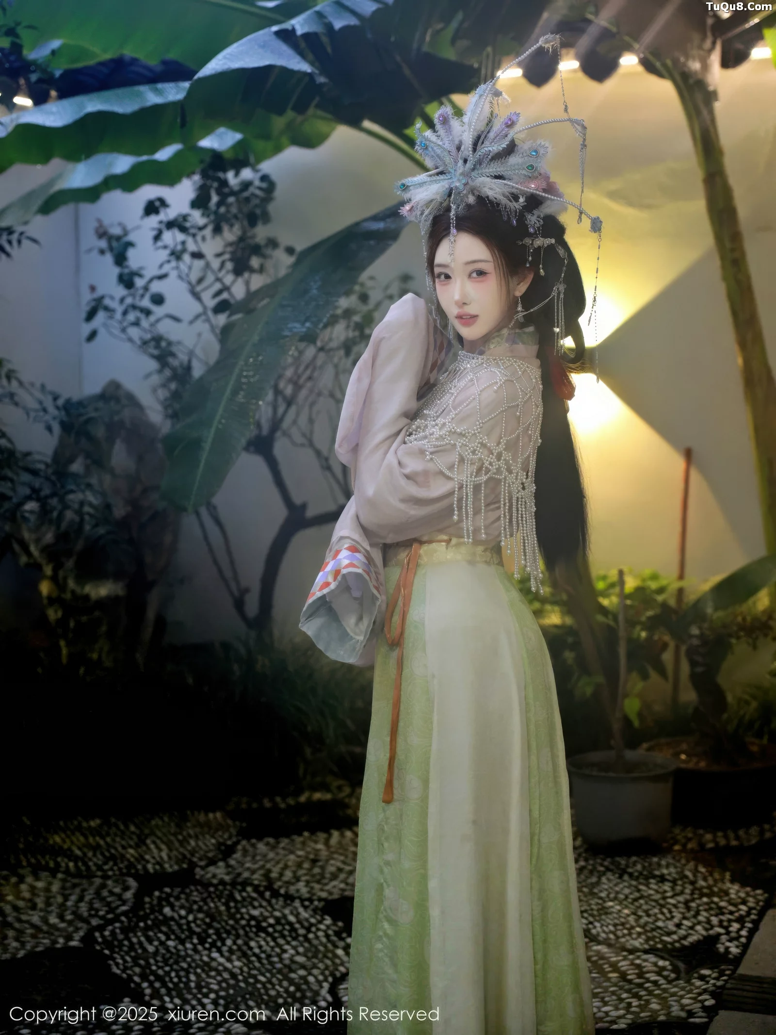 [[XiuRen秀人网]秀人网]No.10736_模特金允希Yuki性感浅色古装薄纱服饰秀丰腴身材迷人诱惑写真80P