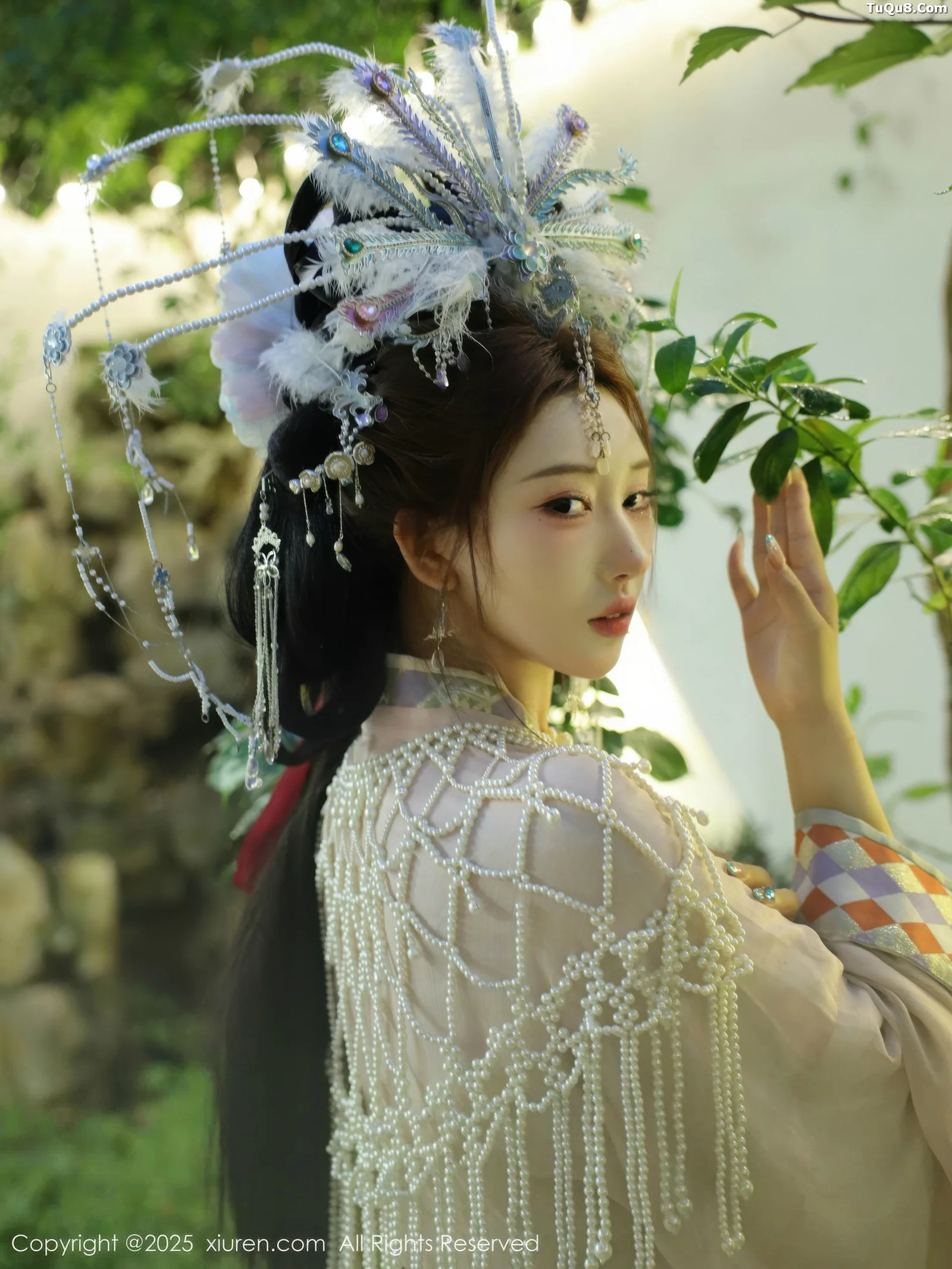 [[XiuRen秀人网]秀人网]No.10736_模特金允希Yuki性感浅色古装薄纱服饰秀丰腴身材迷人诱惑写真80P