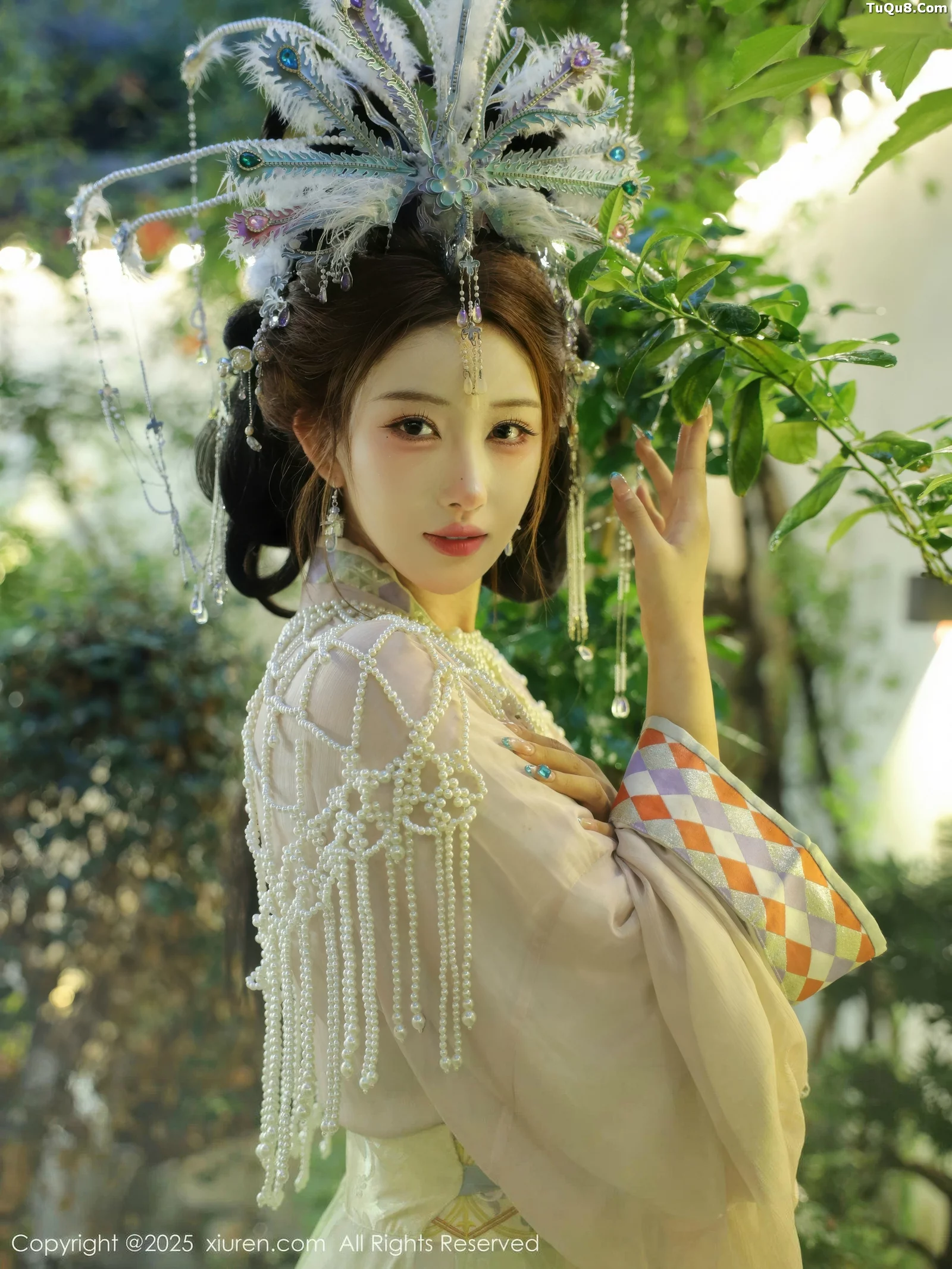 [[XiuRen秀人网]秀人网]No.10736_模特金允希Yuki性感浅色古装薄纱服饰秀丰腴身材迷人诱惑写真80P