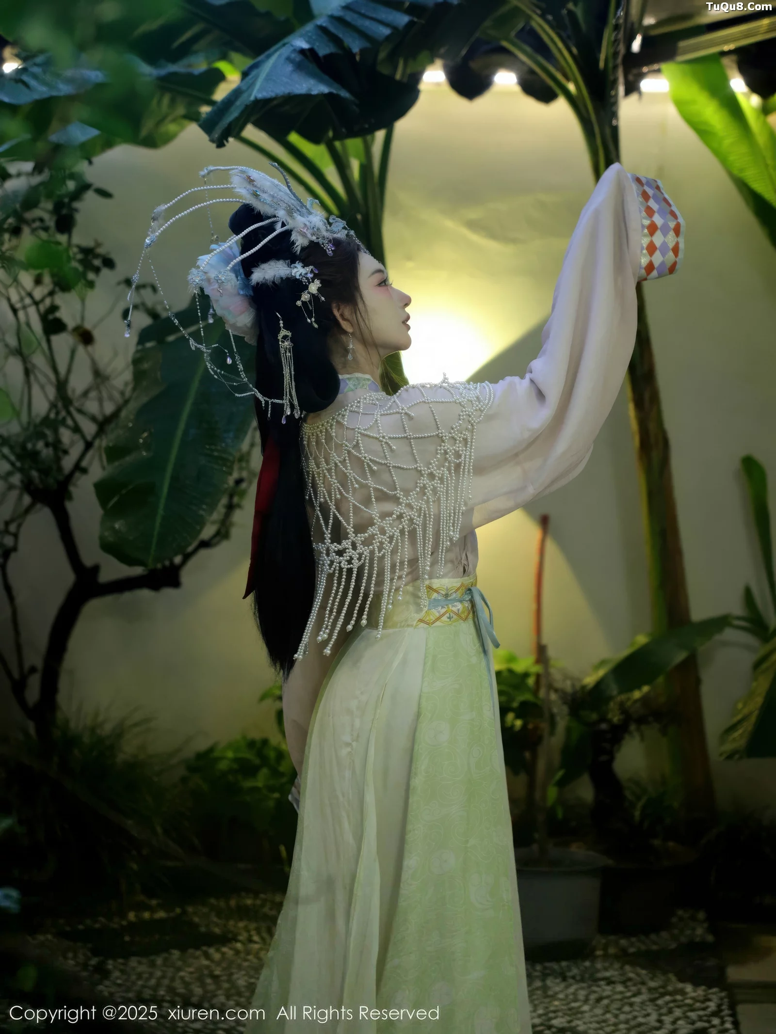 [[XiuRen秀人网]秀人网]No.10736_模特金允希Yuki性感浅色古装薄纱服饰秀丰腴身材迷人诱惑写真80P