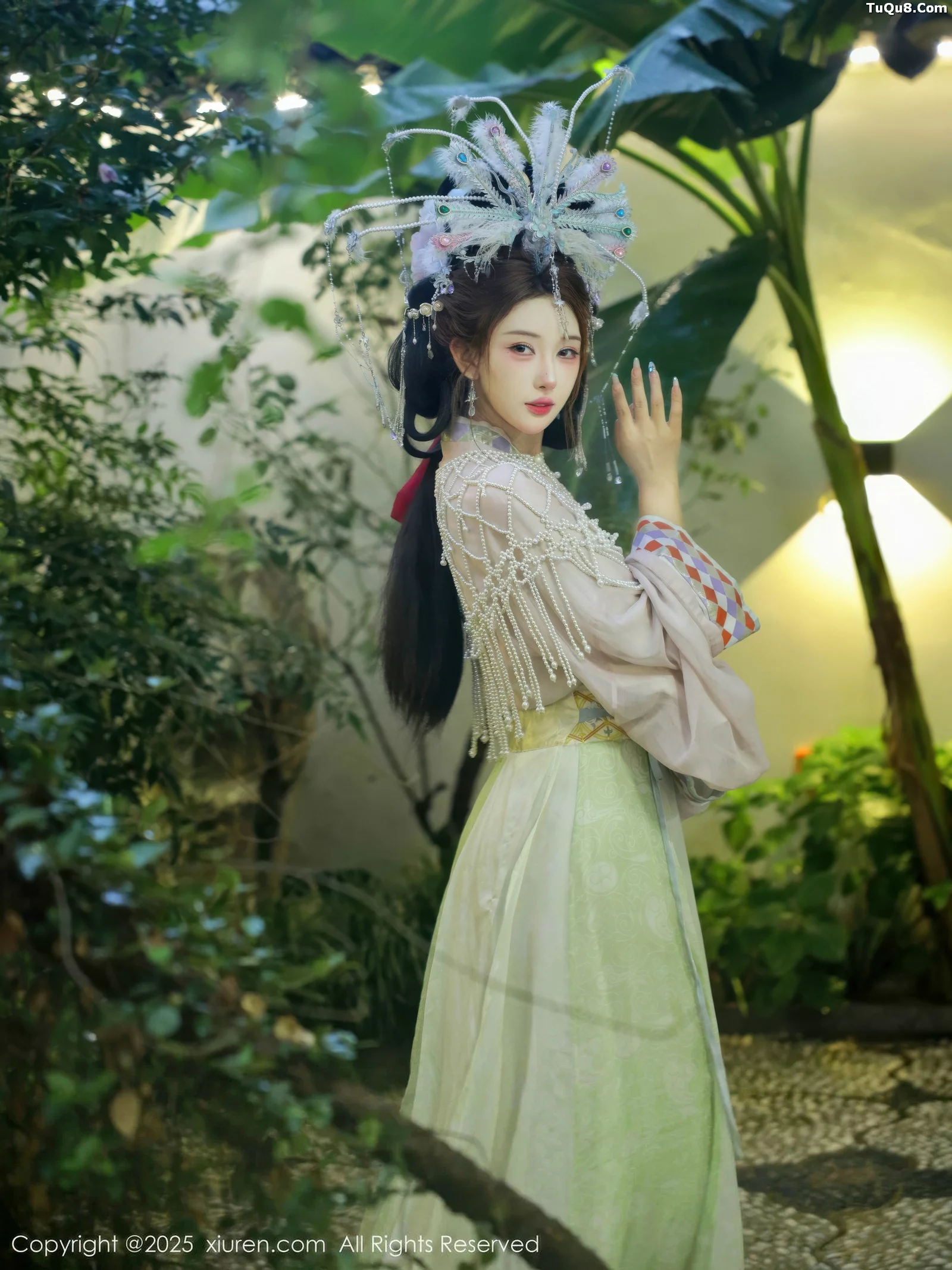 [[XiuRen秀人网]秀人网]No.10736_模特金允希Yuki性感浅色古装薄纱服饰秀丰腴身材迷人诱惑写真80P