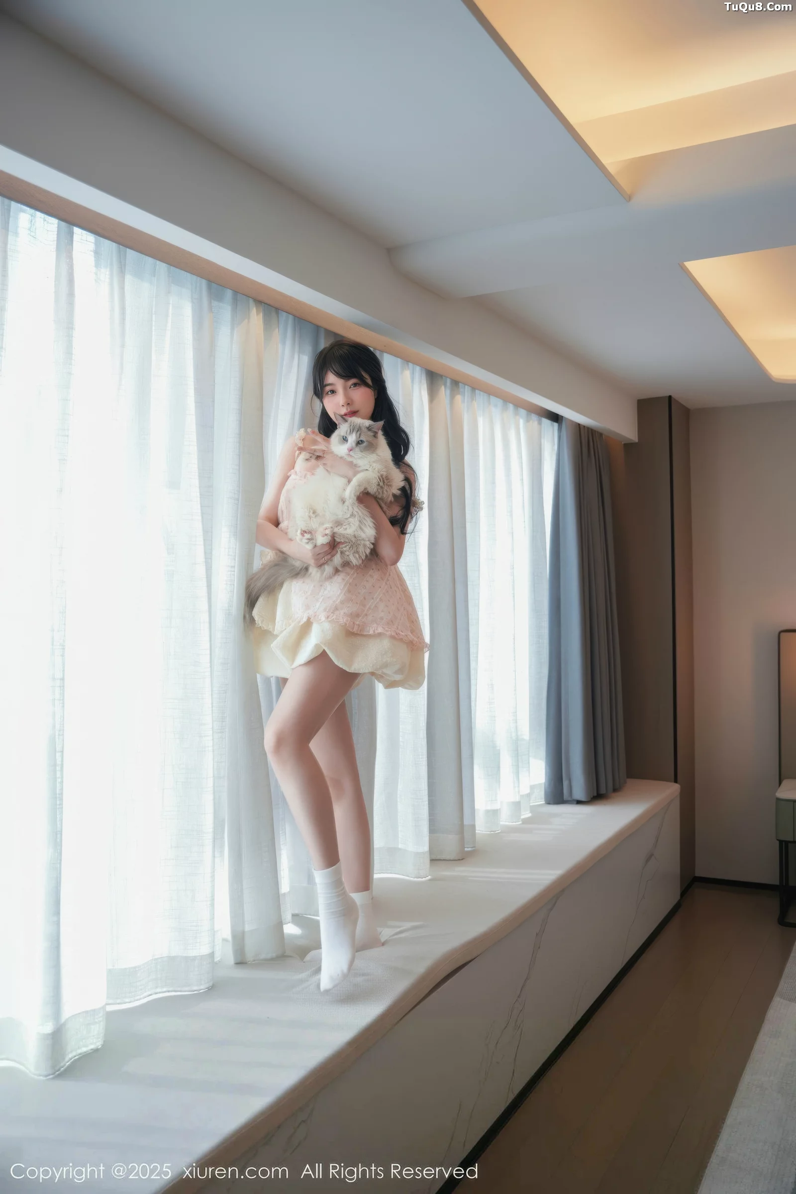 [[XiuRen秀人网]秀人网]No.10734_模特软情性感浅色连衣短裙配白色腿袜秀翘臀模特撩人诱惑写真75P