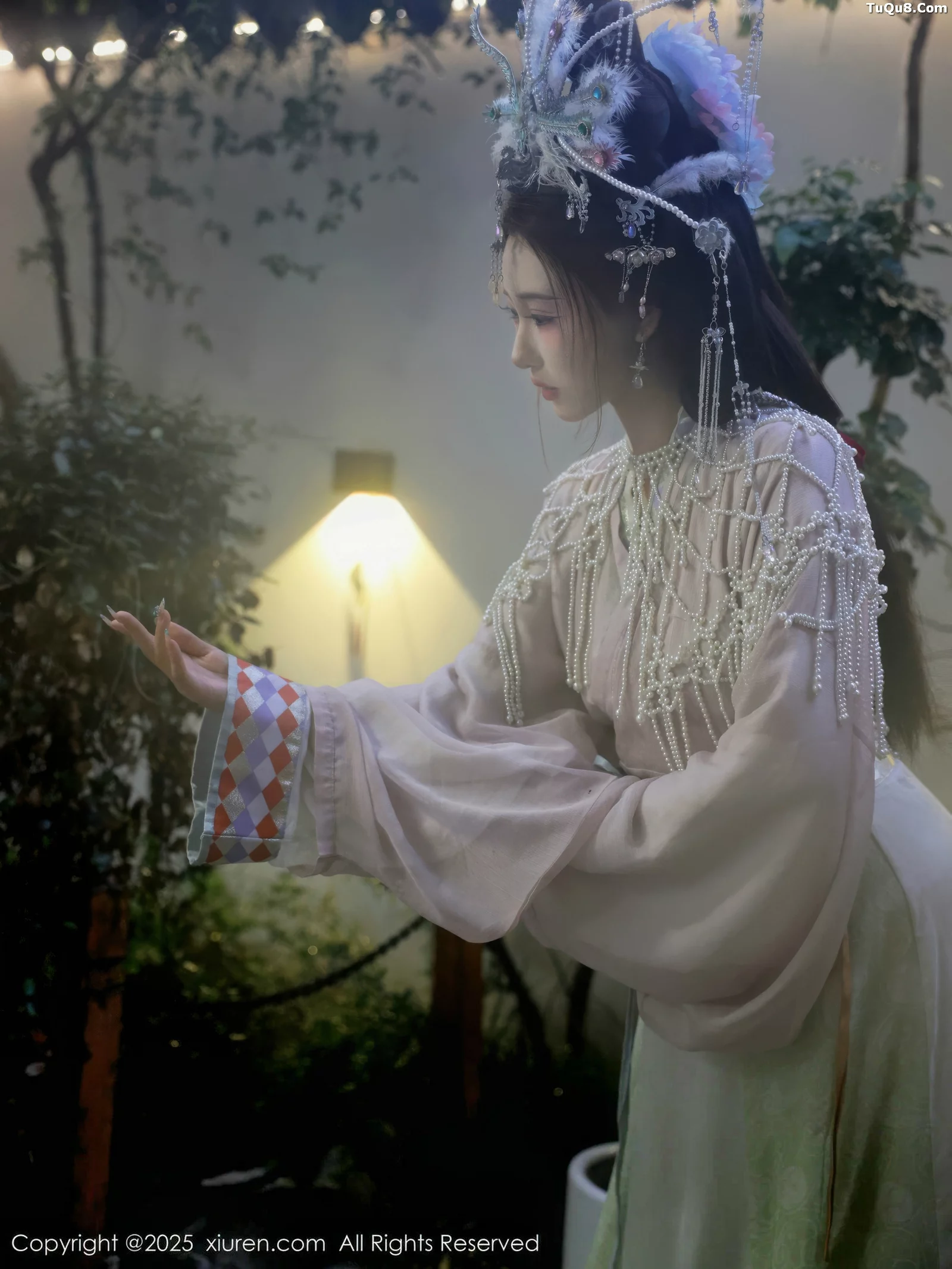 [[XiuRen秀人网]秀人网]No.10736_模特金允希Yuki性感浅色古装薄纱服饰秀丰腴身材迷人诱惑写真80P