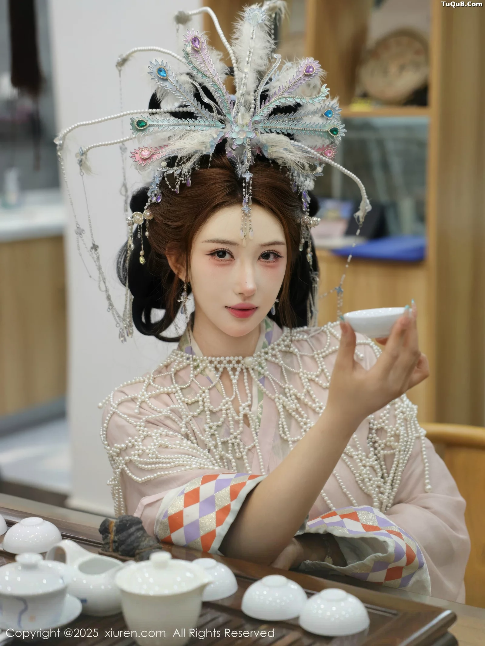 [[XiuRen秀人网]秀人网]No.10736_模特金允希Yuki性感浅色古装薄纱服饰秀丰腴身材迷人诱惑写真80P