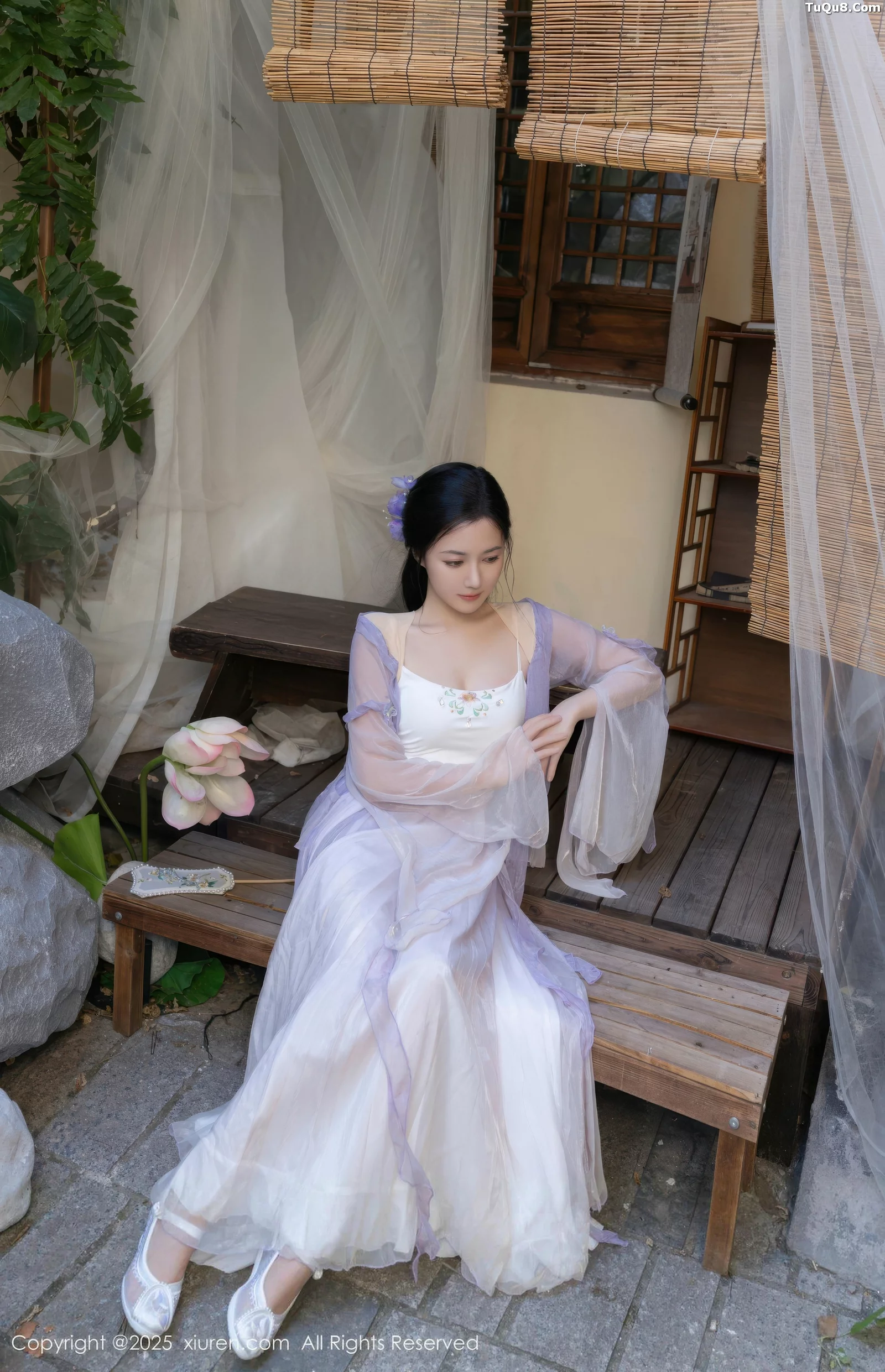 [[XiuRen秀人网]秀人网]No.10737_模特鱼子酱Fish性感紫色连衣裙配白色丝袜秀曼妙身姿诱惑写真74P