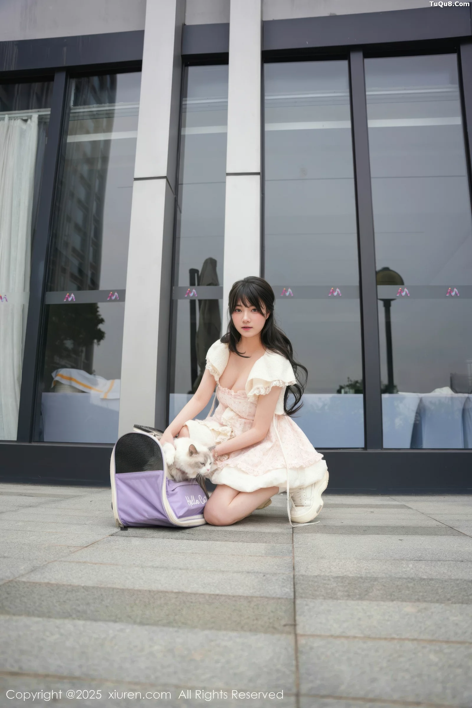 [[XiuRen秀人网]秀人网]No.10734_模特软情性感浅色连衣短裙配白色腿袜秀翘臀模特撩人诱惑写真75P