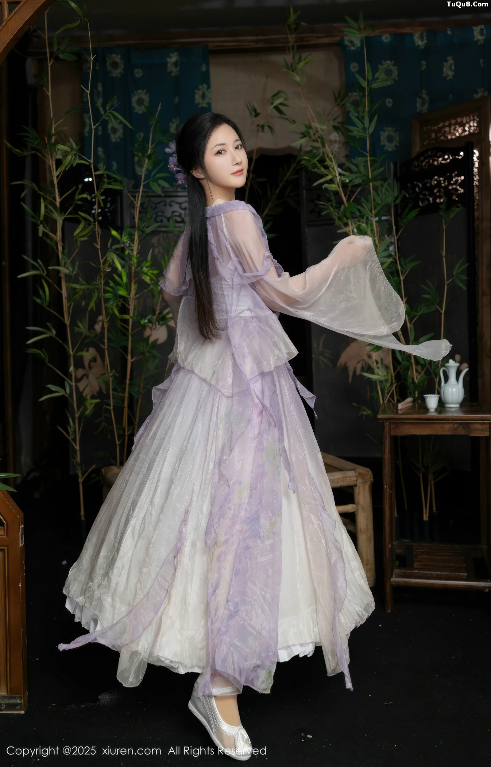 [[XiuRen秀人网]秀人网]No.10737_模特鱼子酱Fish性感紫色连衣裙配白色丝袜秀曼妙身姿诱惑写真74P