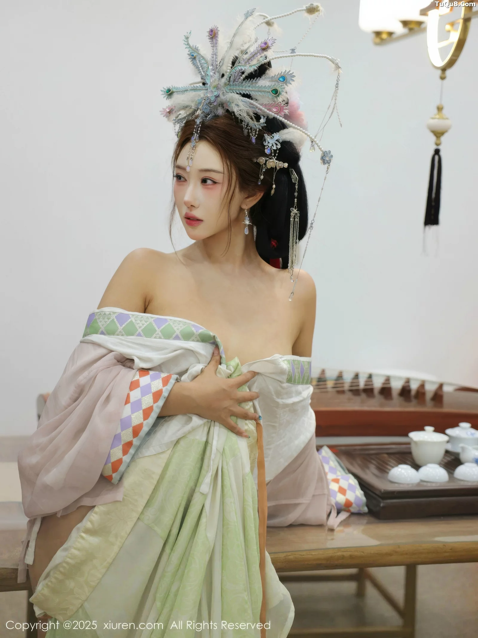 [[XiuRen秀人网]秀人网]No.10736_模特金允希Yuki性感浅色古装薄纱服饰秀丰腴身材迷人诱惑写真80P