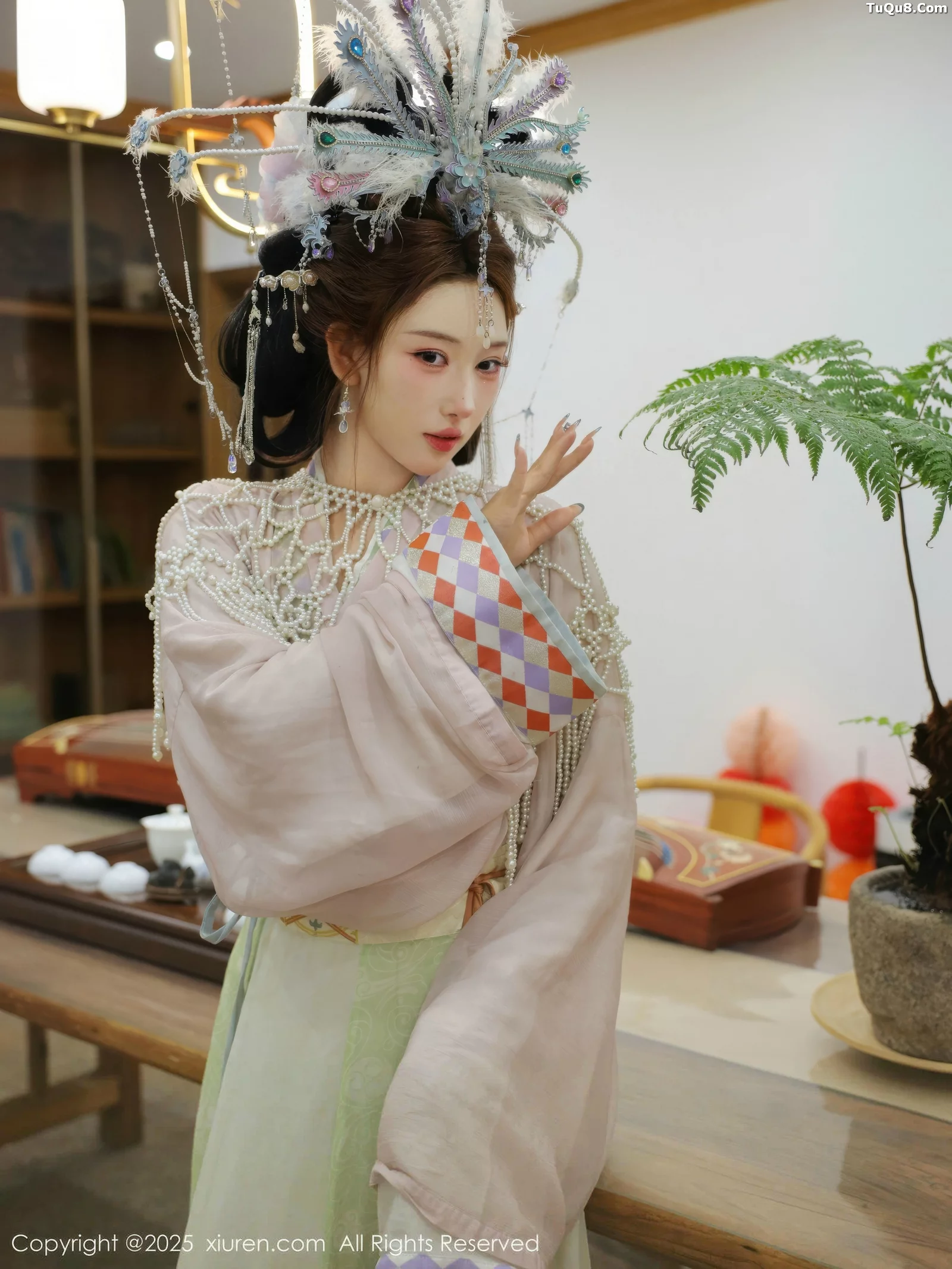 [[XiuRen秀人网]秀人网]No.10736_模特金允希Yuki性感浅色古装薄纱服饰秀丰腴身材迷人诱惑写真80P