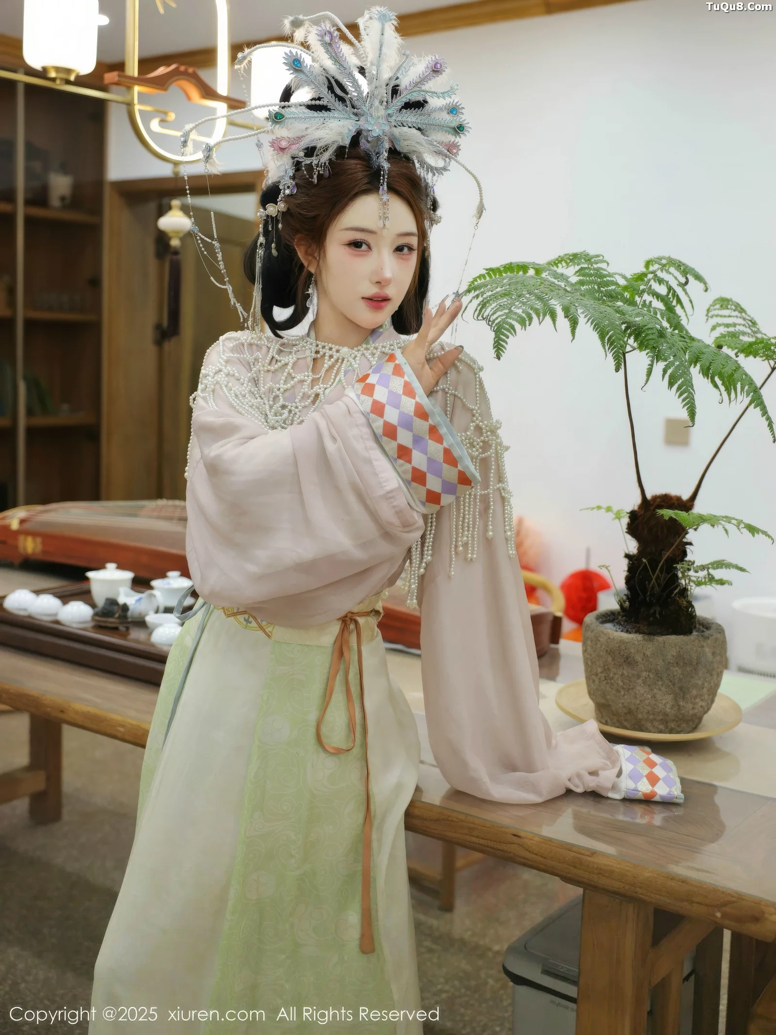 [[XiuRen秀人网]秀人网]No.10736_模特金允希Yuki性感浅色古装薄纱服饰秀丰腴身材迷人诱惑写真80P