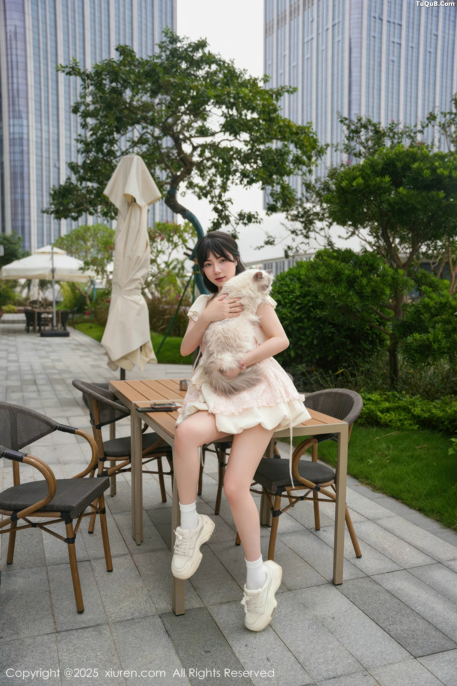 [[XiuRen秀人网]秀人网]No.10734_模特软情性感浅色连衣短裙配白色腿袜秀翘臀模特撩人诱惑写真75P