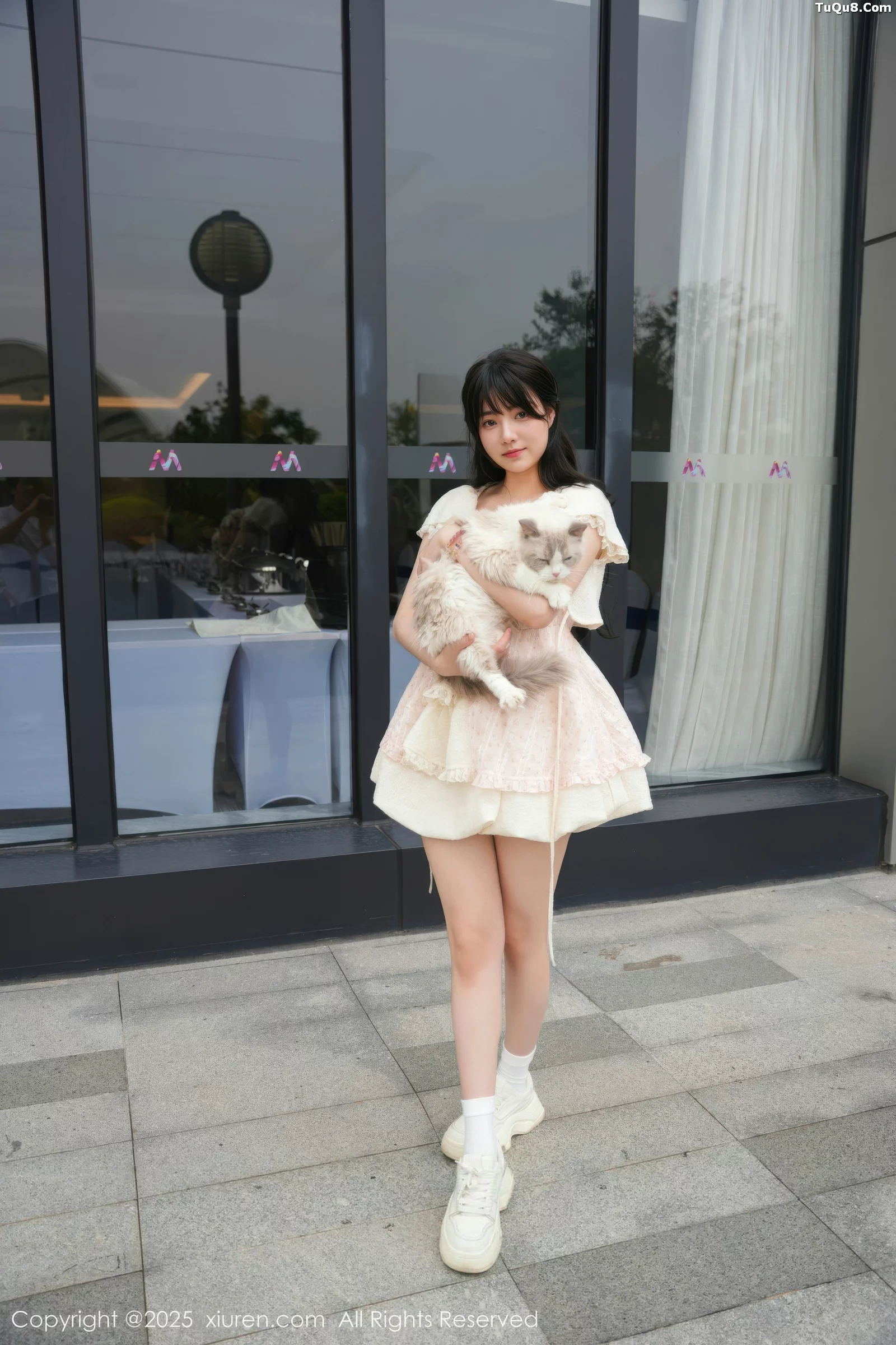 [[XiuRen秀人网]秀人网]No.10734_模特软情性感浅色连衣短裙配白色腿袜秀翘臀模特撩人诱惑写真75P