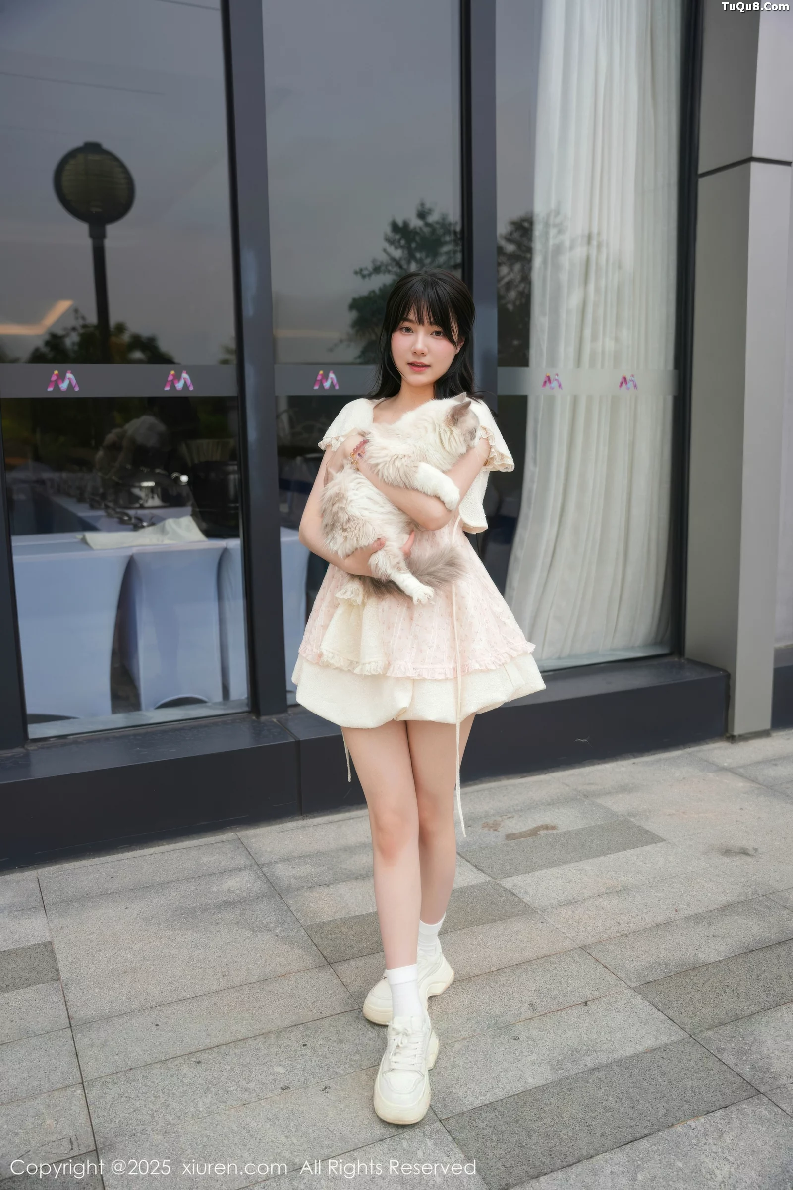 [[XiuRen秀人网]秀人网]No.10734_模特软情性感浅色连衣短裙配白色腿袜秀翘臀模特撩人诱惑写真75P