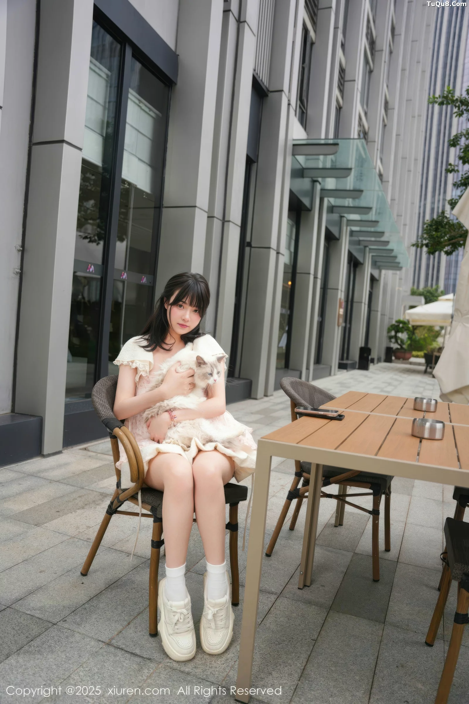 [[XiuRen秀人网]秀人网]No.10734_模特软情性感浅色连衣短裙配白色腿袜秀翘臀模特撩人诱惑写真75P