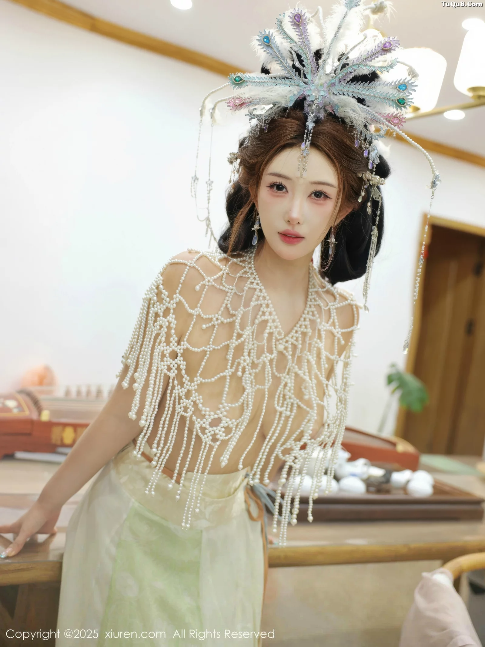 [[XiuRen秀人网]秀人网]No.10736_模特金允希Yuki性感浅色古装薄纱服饰秀丰腴身材迷人诱惑写真80P