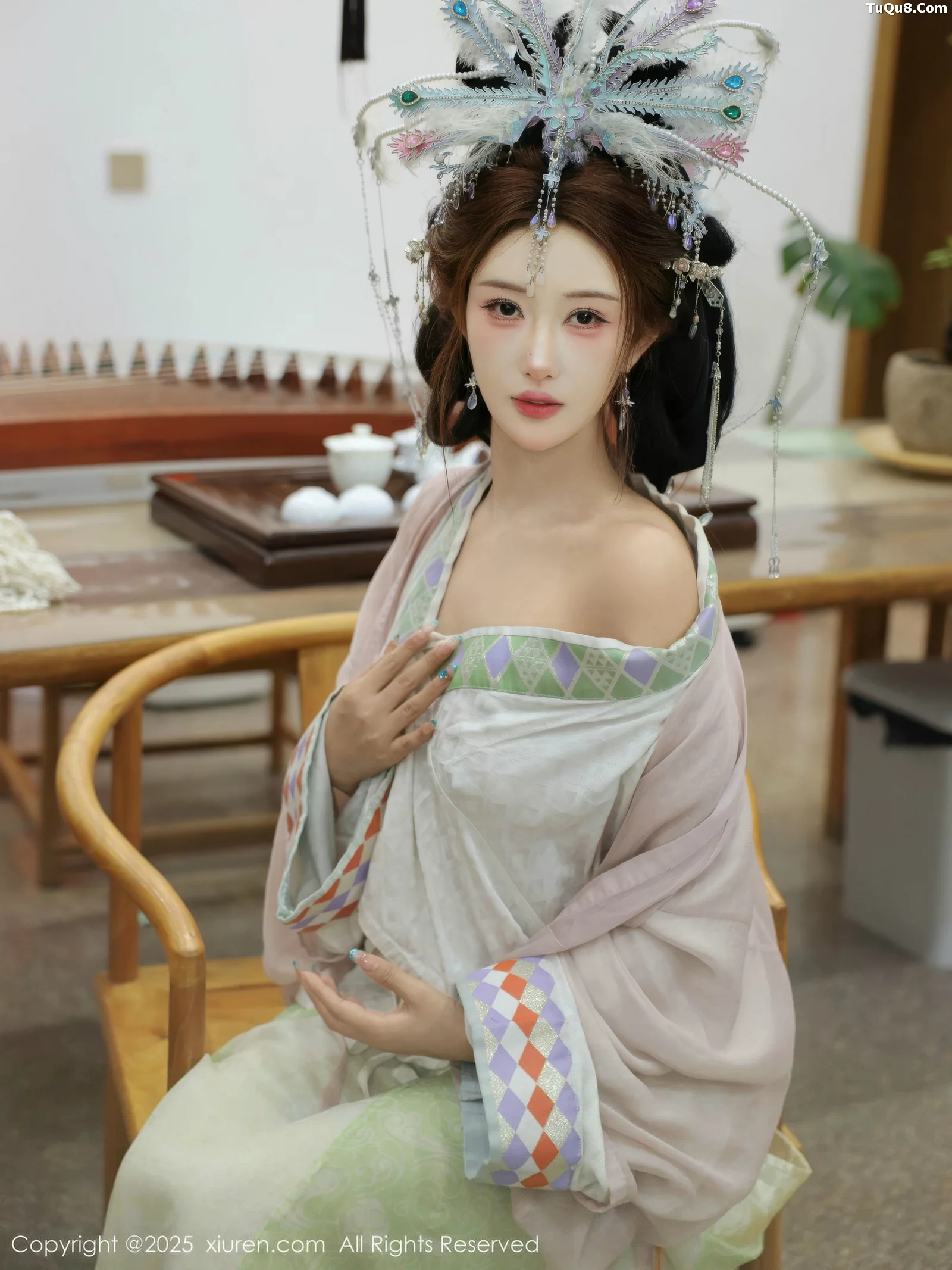 [[XiuRen秀人网]秀人网]No.10736_模特金允希Yuki性感浅色古装薄纱服饰秀丰腴身材迷人诱惑写真80P