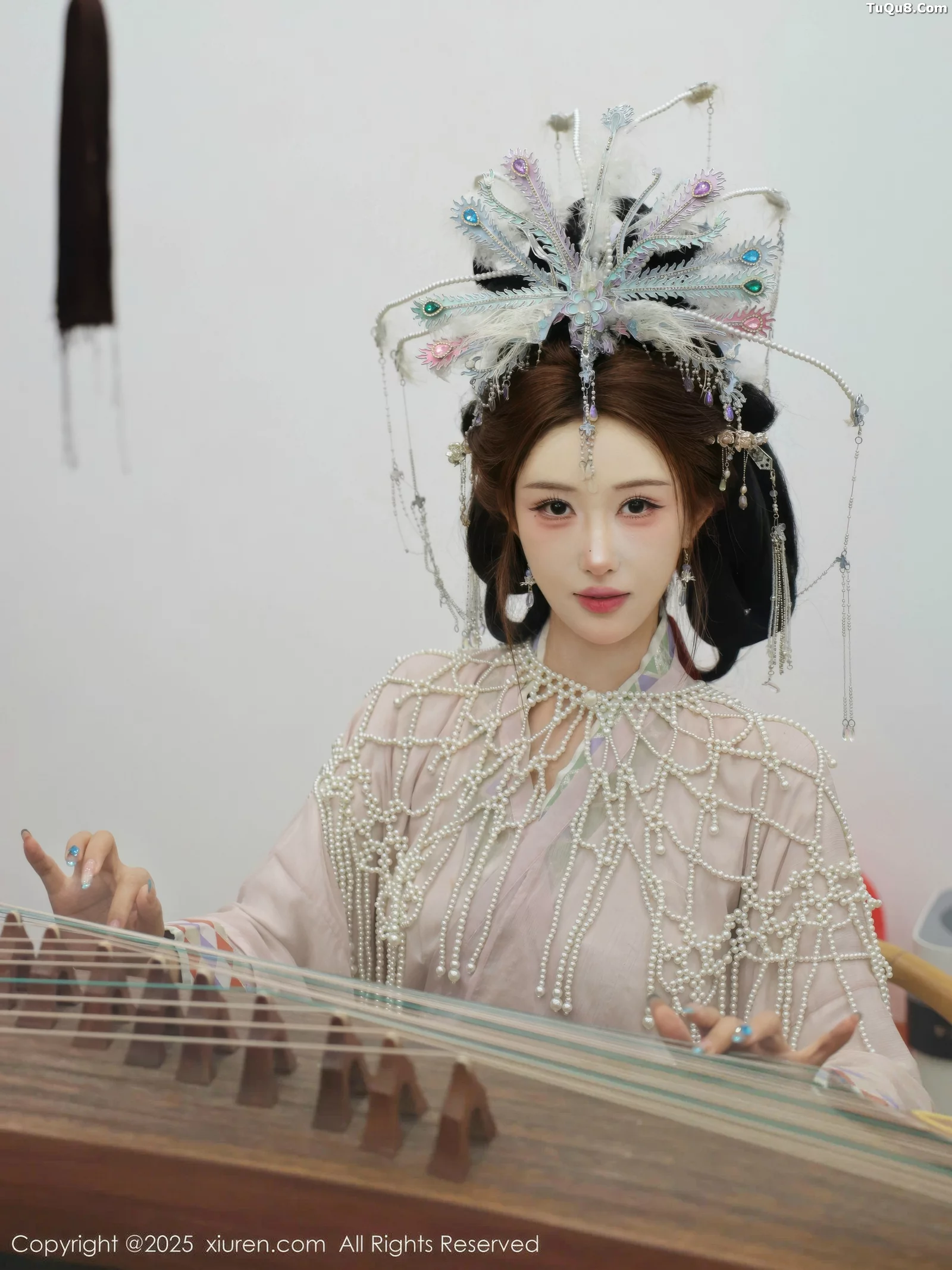 [[XiuRen秀人网]秀人网]No.10736_模特金允希Yuki性感浅色古装薄纱服饰秀丰腴身材迷人诱惑写真80P