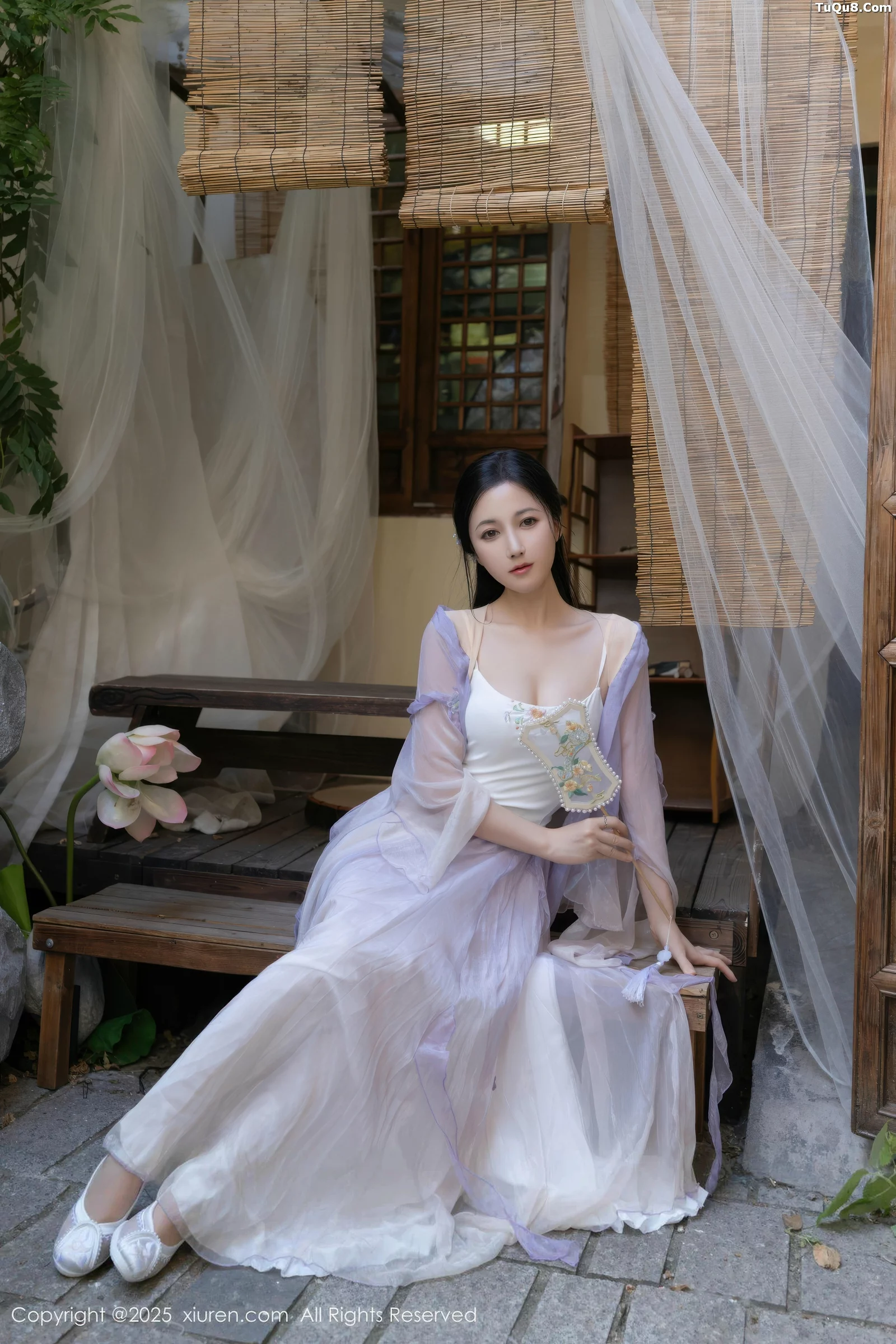 [[XiuRen秀人网]秀人网]No.10737_模特鱼子酱Fish性感紫色连衣裙配白色丝袜秀曼妙身姿诱惑写真74P