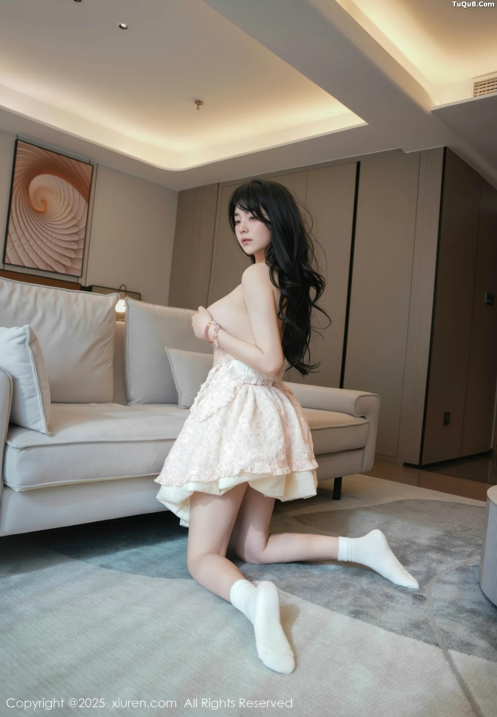 [[XiuRen秀人网]秀人网]No.10734_模特软情性感浅色连衣短裙配白色腿袜秀翘臀模特撩人诱惑写真75P