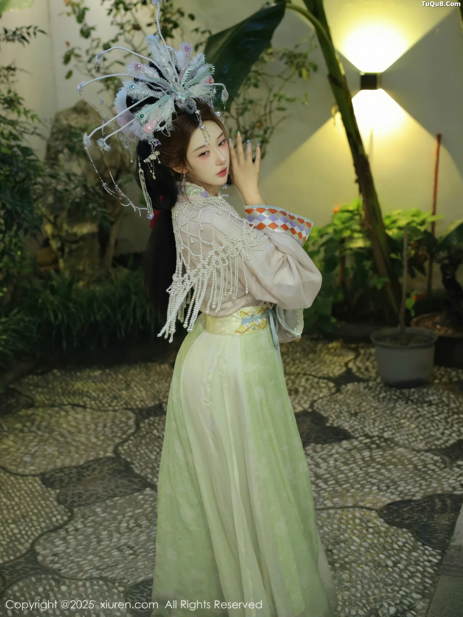 [[XiuRen秀人网]秀人网]No.10736_模特金允希Yuki性感浅色古装薄纱服饰秀丰腴身材迷人诱惑写真80P