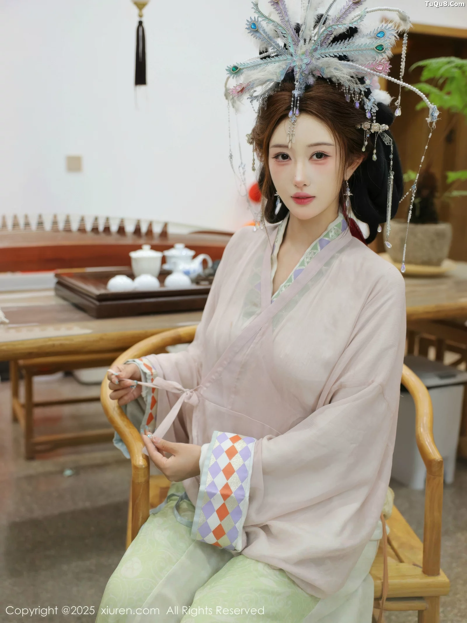 [[XiuRen秀人网]秀人网]No.10736_模特金允希Yuki性感浅色古装薄纱服饰秀丰腴身材迷人诱惑写真80P