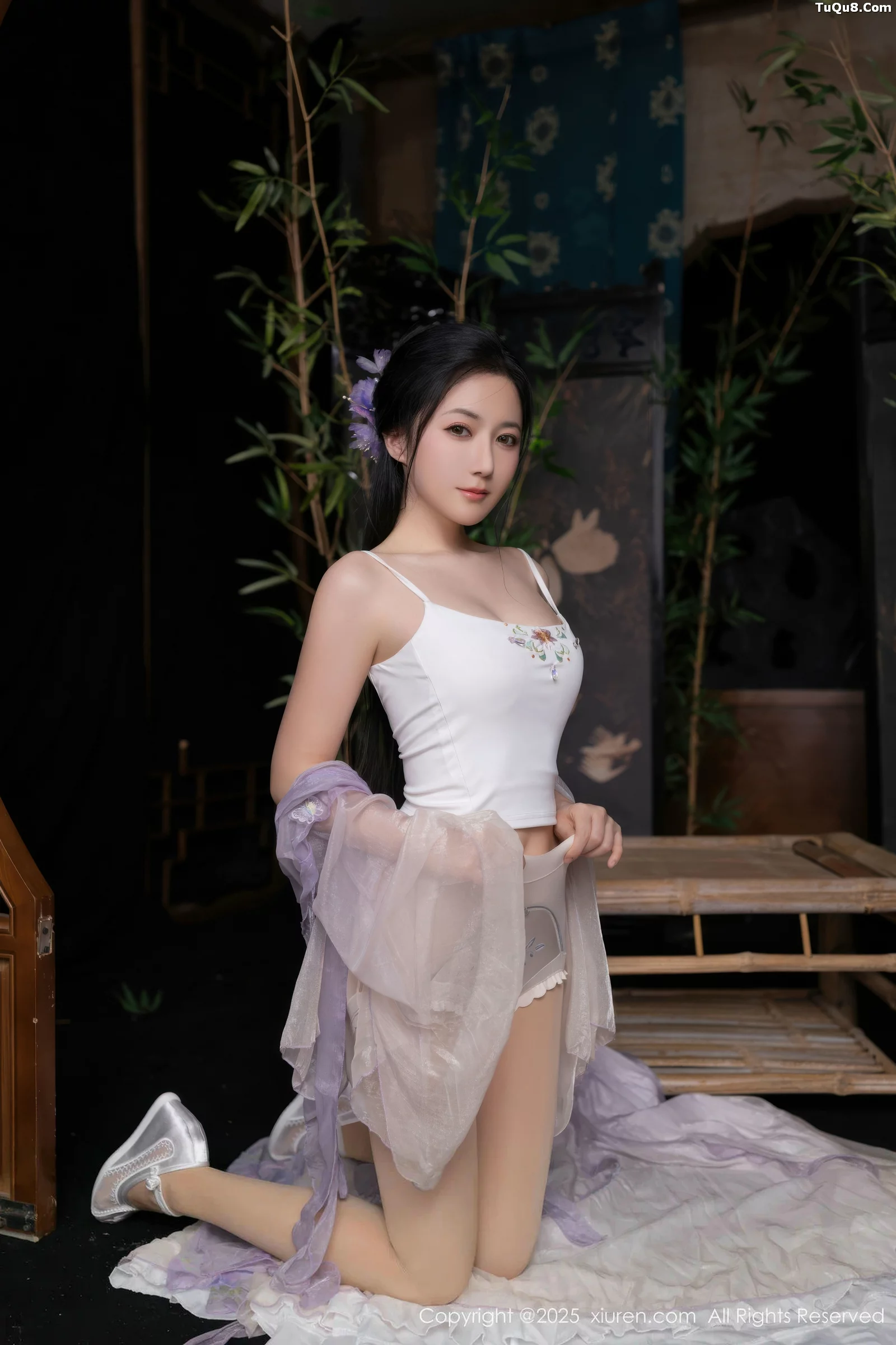 [[XiuRen秀人网]秀人网]No.10737_模特鱼子酱Fish性感紫色连衣裙配白色丝袜秀曼妙身姿诱惑写真74P