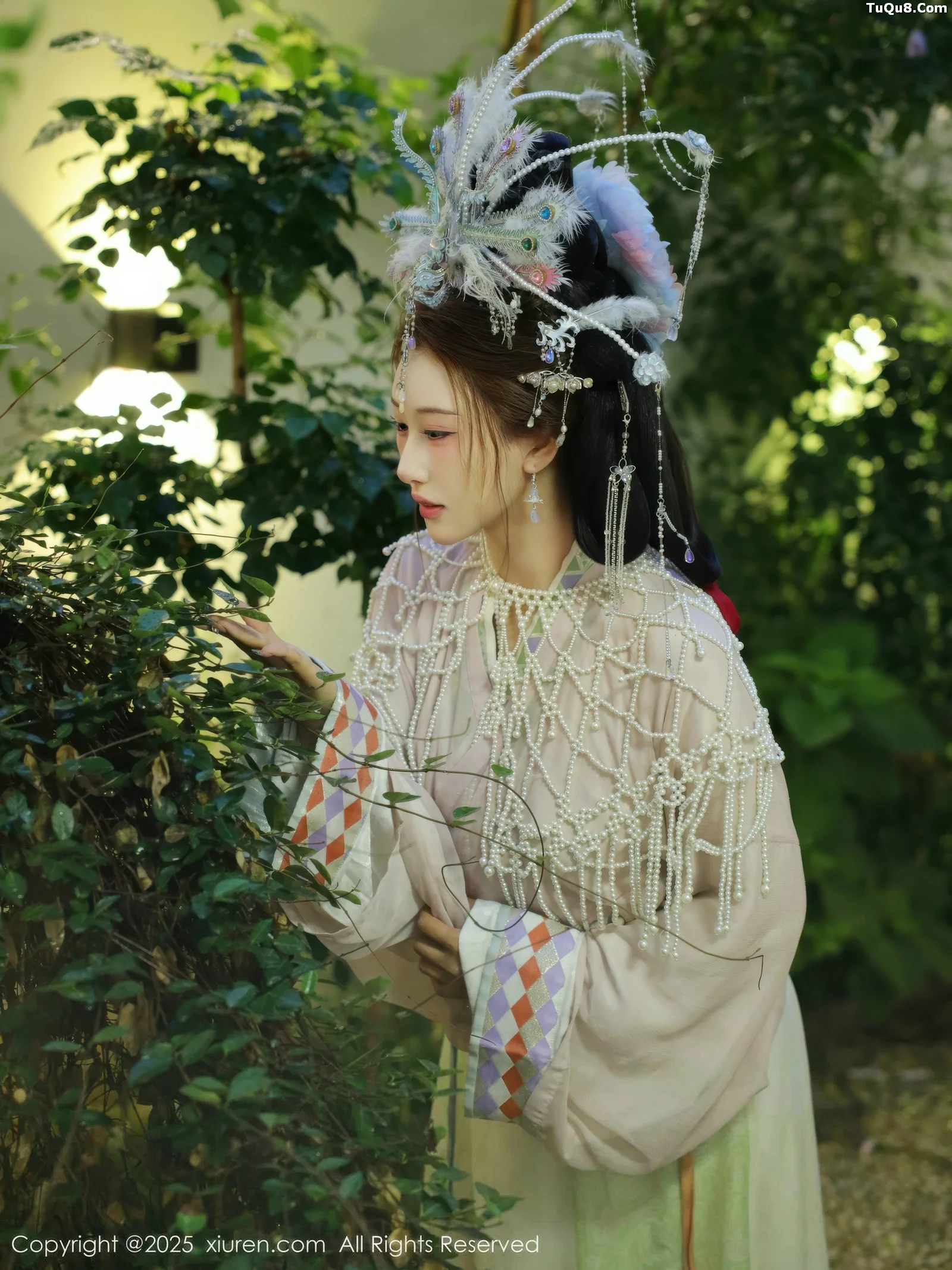 [[XiuRen秀人网]秀人网]No.10736_模特金允希Yuki性感浅色古装薄纱服饰秀丰腴身材迷人诱惑写真80P