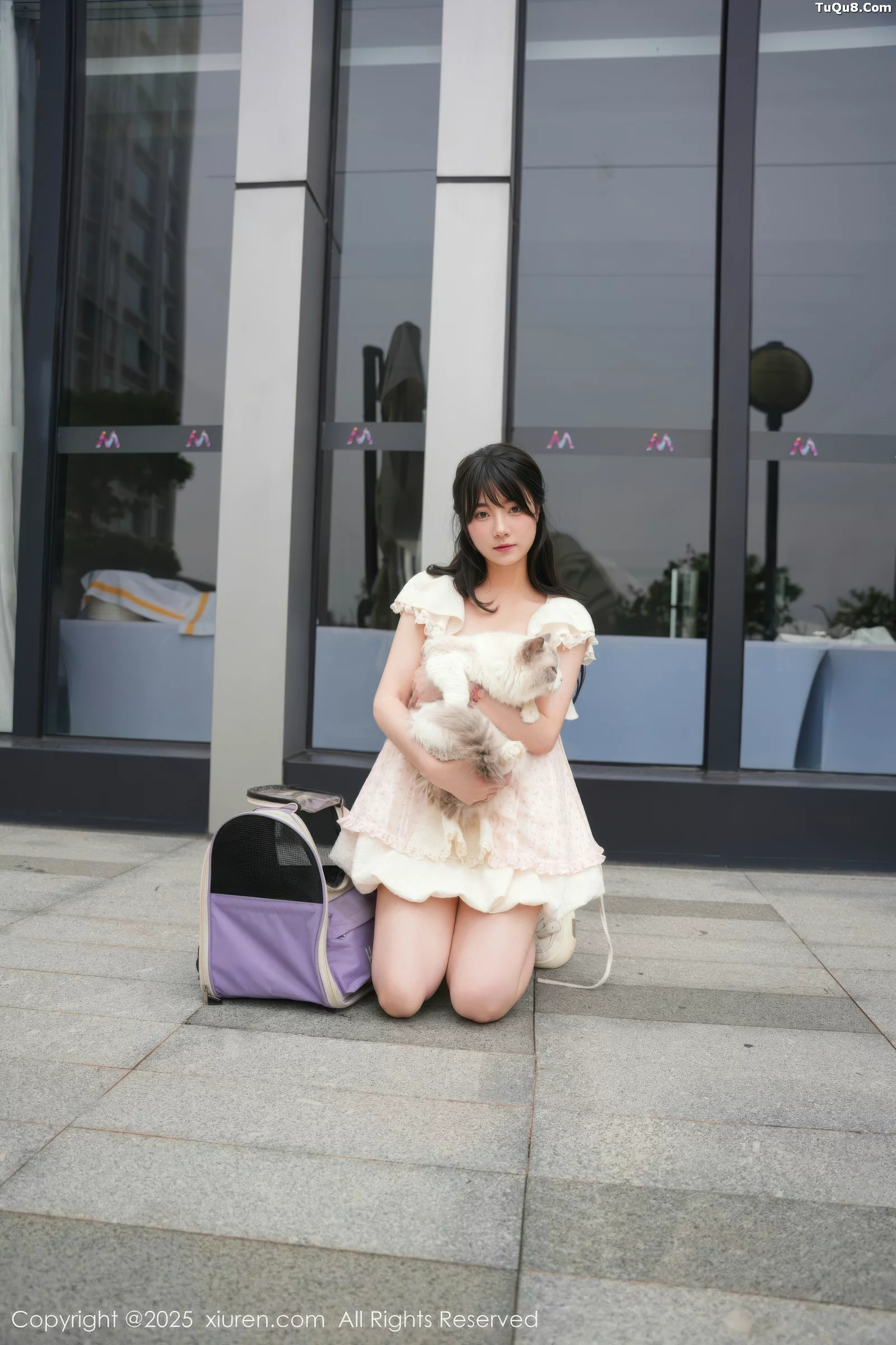 [[XiuRen秀人网]秀人网]No.10734_模特软情性感浅色连衣短裙配白色腿袜秀翘臀模特撩人诱惑写真75P