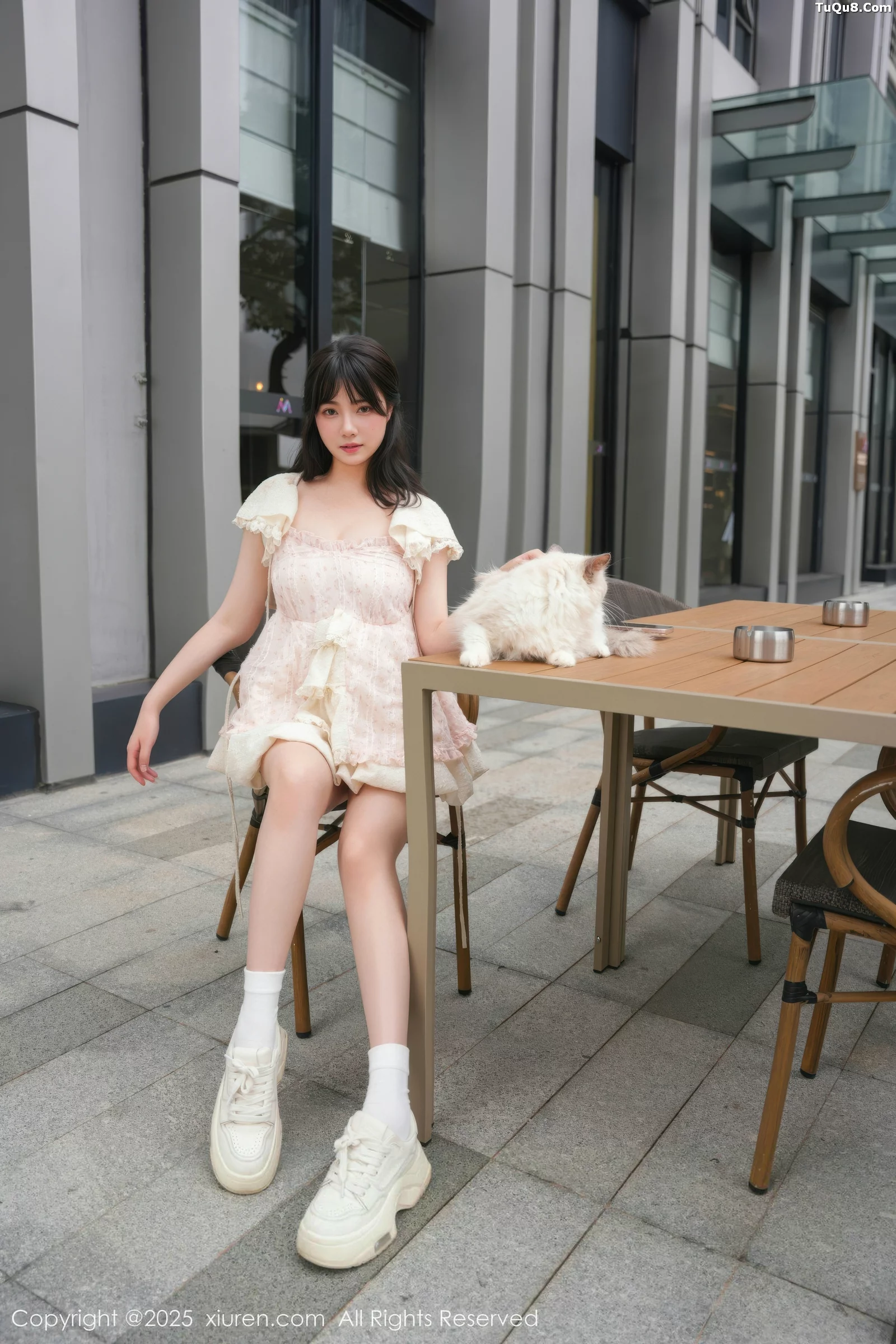 [[XiuRen秀人网]秀人网]No.10734_模特软情性感浅色连衣短裙配白色腿袜秀翘臀模特撩人诱惑写真75P