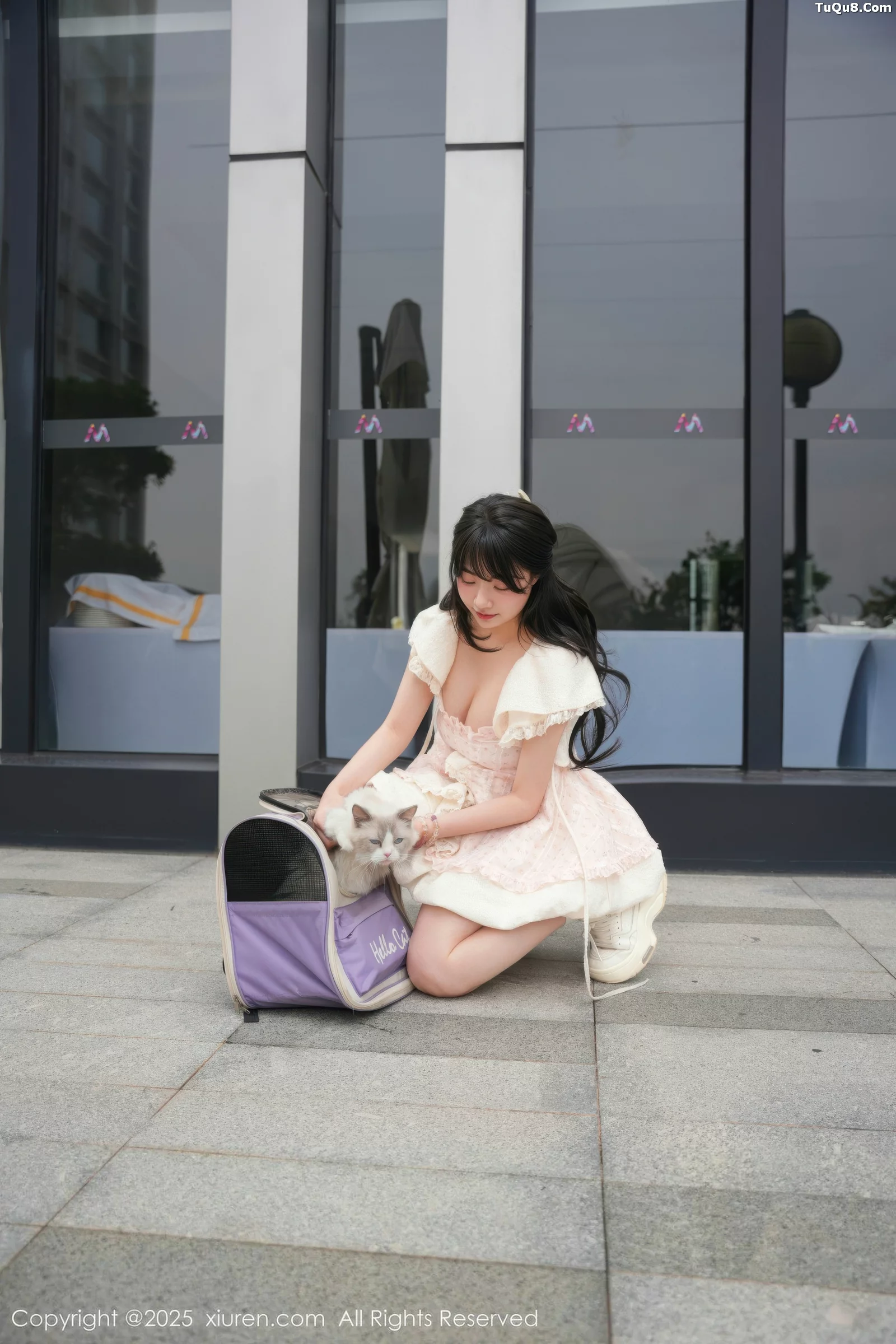 [[XiuRen秀人网]秀人网]No.10734_模特软情性感浅色连衣短裙配白色腿袜秀翘臀模特撩人诱惑写真75P